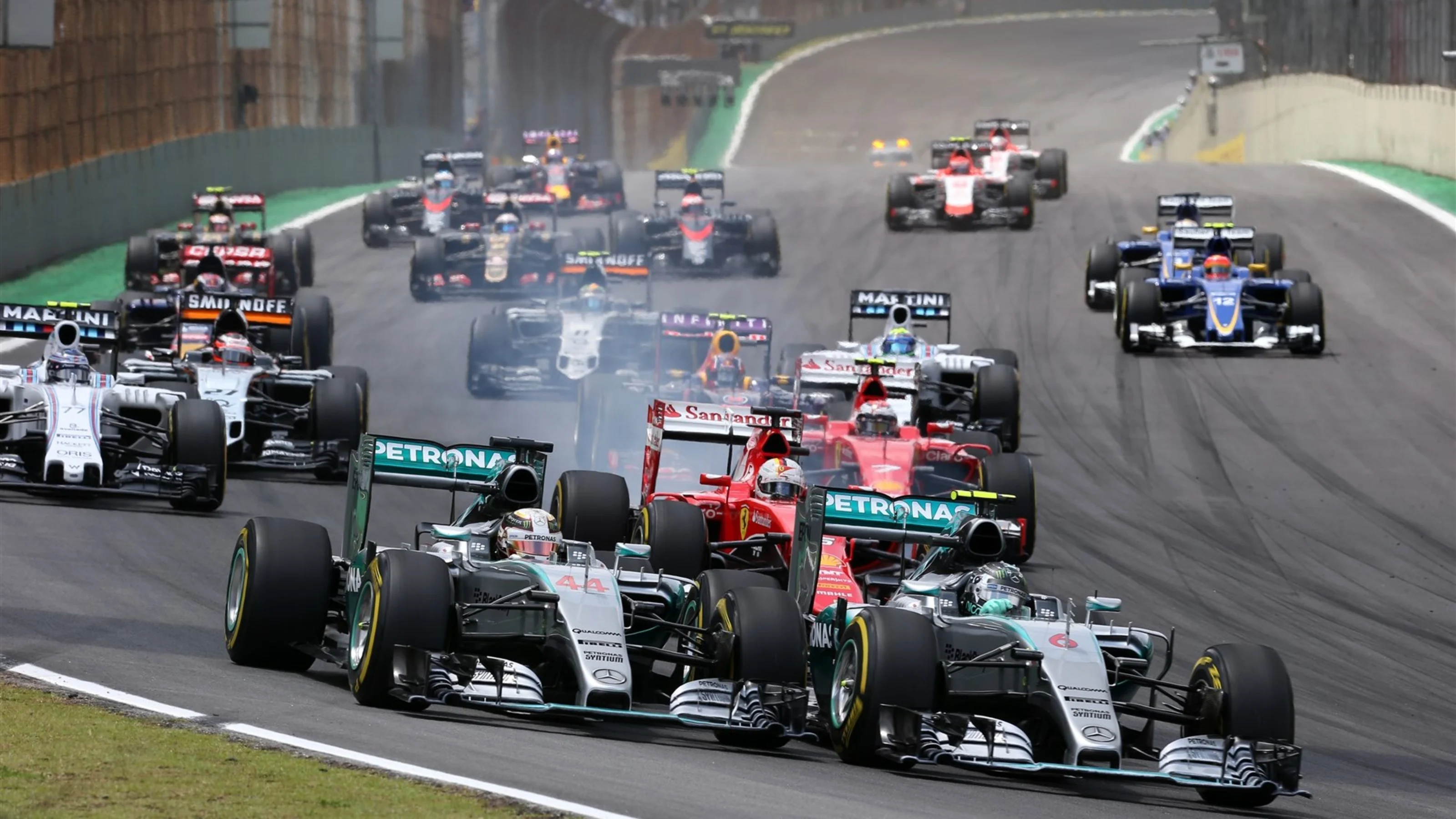 Nico Rosberg (GER) Mercedes AMG F1 W06 and Lewis Hamilton (GBR) Mercedes AMG F1 W06 battle at the