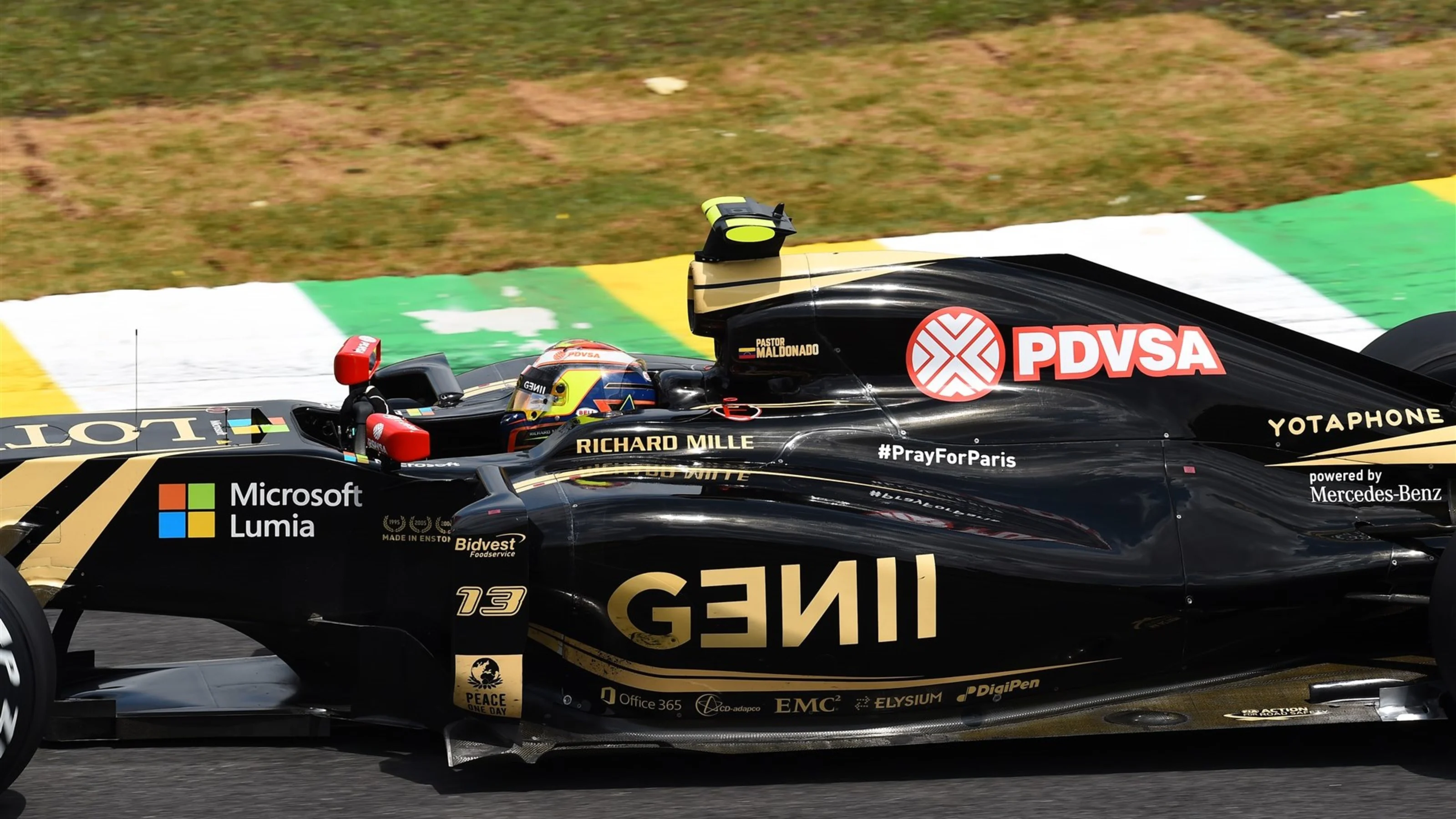 Pastor Maldonado (VEN) Lotus E23 Hybrid with #PrayForParis at Formula One World Championship, Rd18,