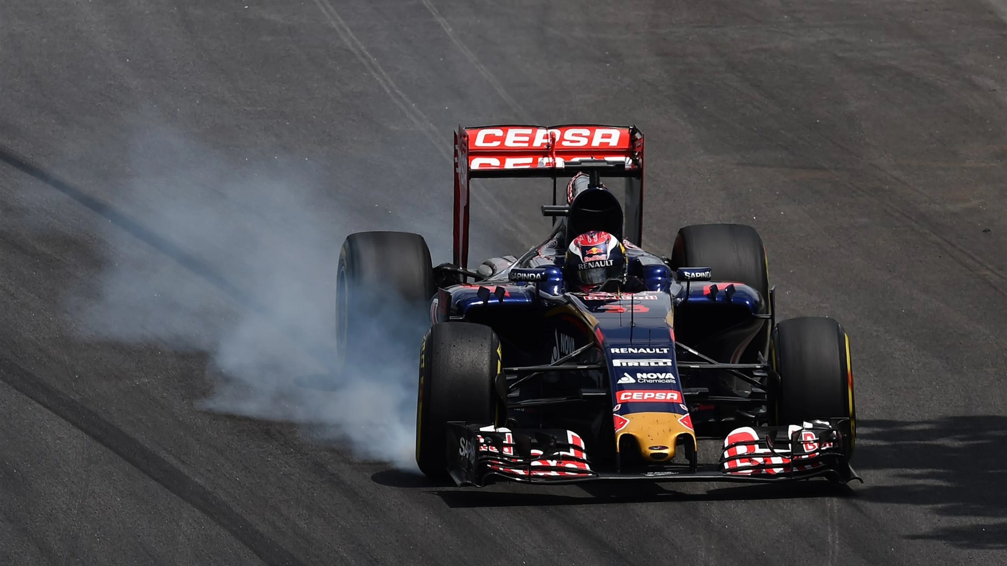 Max Verstappen (NDL) Scuderia Toro Rosso STR10 locks up at Formula One World Championship, Rd18,