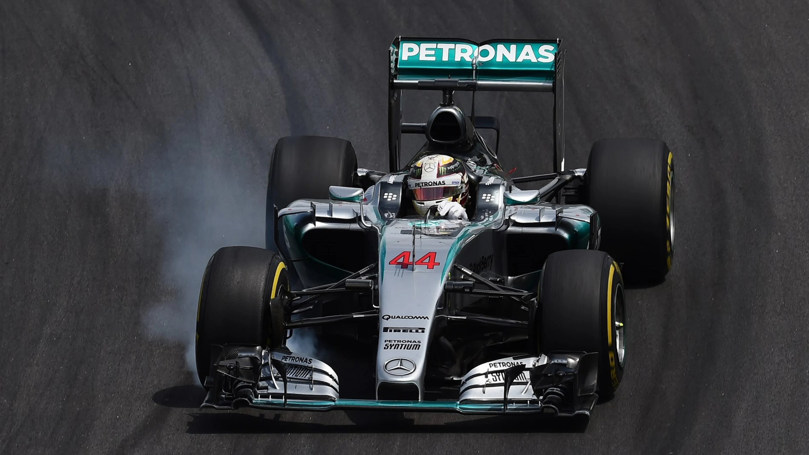 Lewis Hamilton (GBR) Mercedes AMG F1 W06 locks up at Formula One World Championship, Rd18,