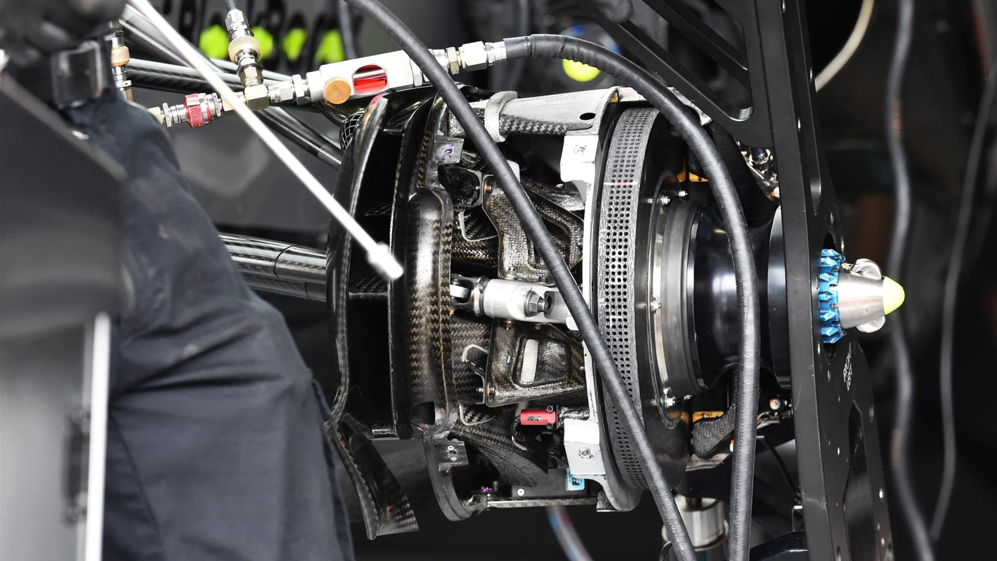 Mercedes AMG F1 W06 front wheel hub and brake detail at Formula One World Championship, Rd18,
