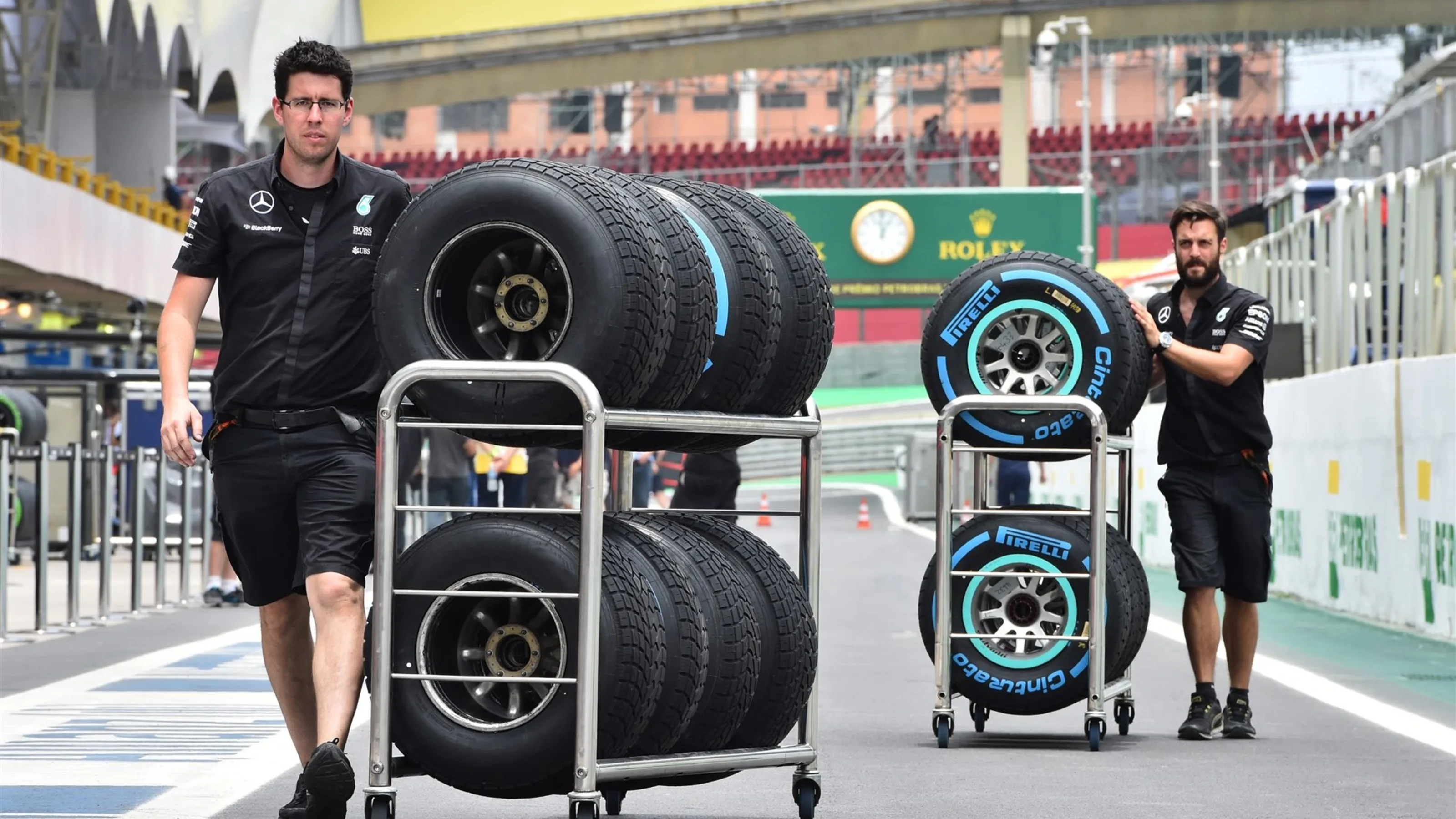 Mercedes AMG F1 mechanics with Pirelli tyres at Formula One World Championship, Rd18, Brazilian