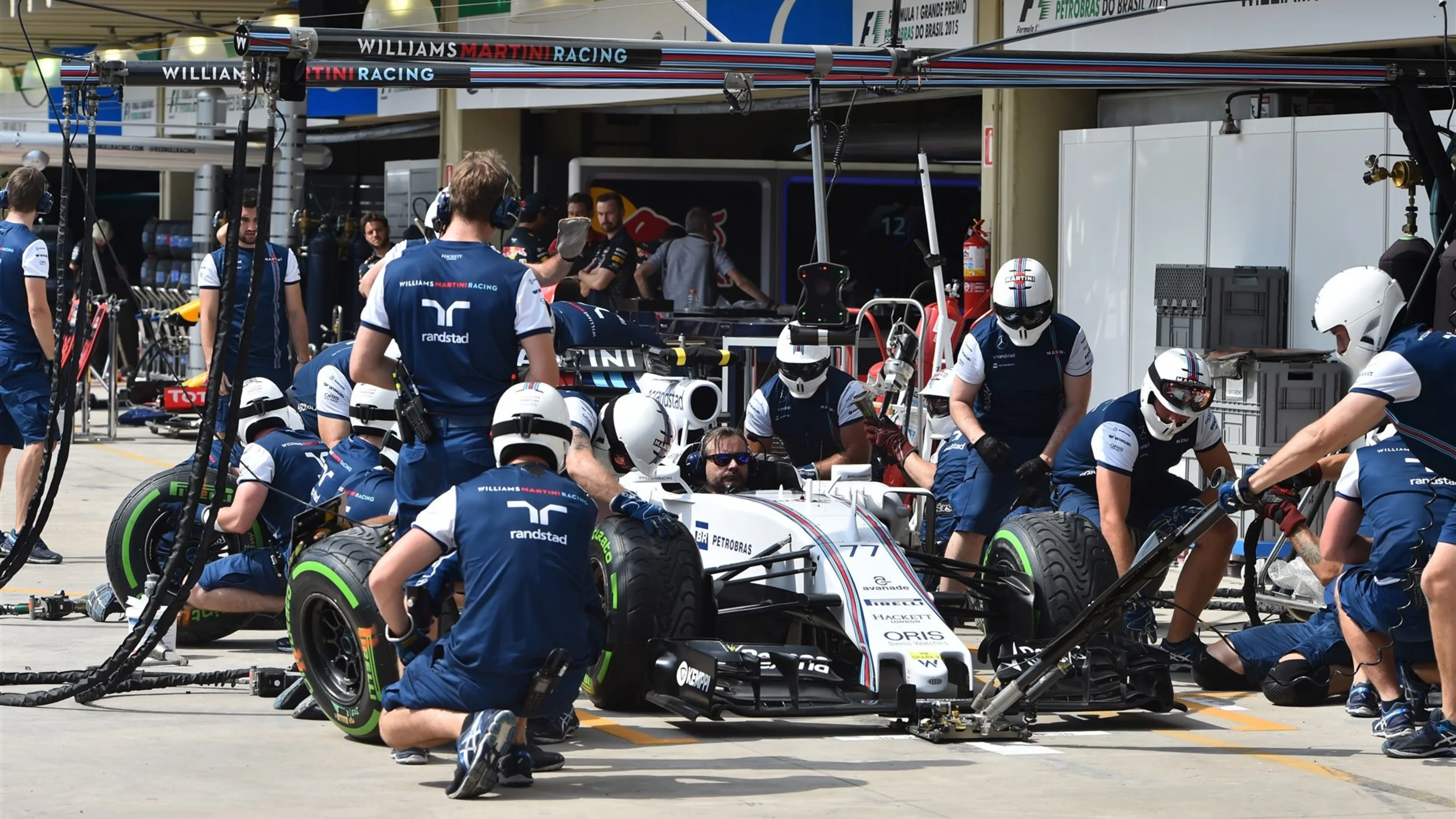 Williams practice pit stops at Formula One World Championship, Rd18, Brazilian Grand Prix,