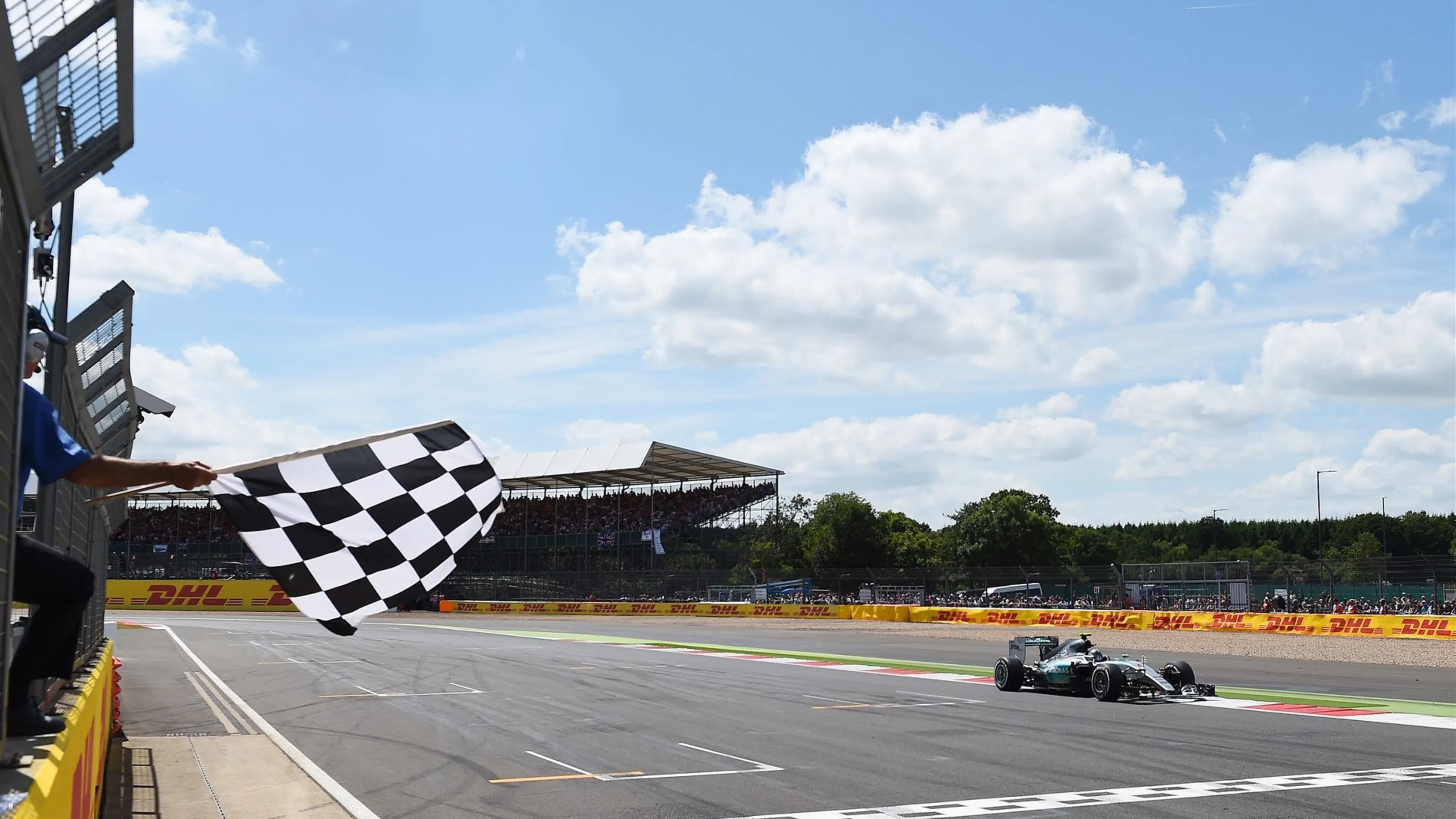 Nico Rosberg (GER) Mercedes AMG F1 W06 takes the chequered flag at the end of Qualifying at Formula