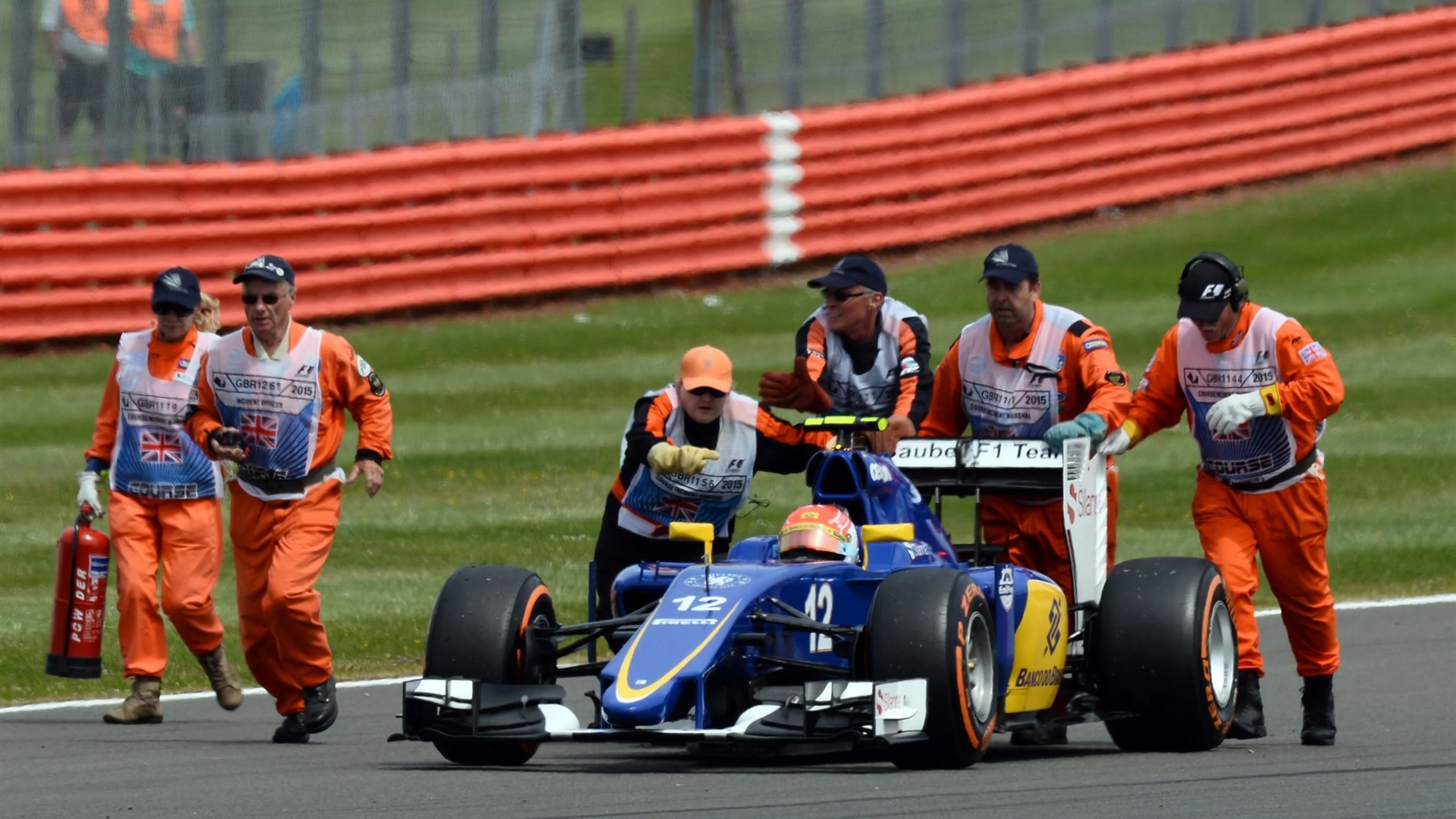 Marshals push Felipe Nasr (BRA) Sauber C34 as he breaks down on his way to the grid at Formula One