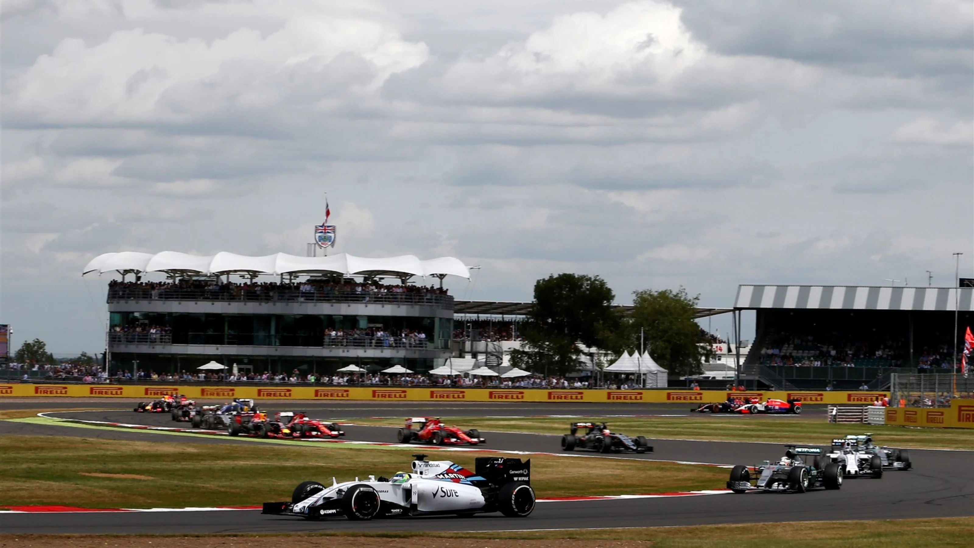 Felipe Massa (BRA) Williams FW37 leads at the start of the race at Formula One World Championship,