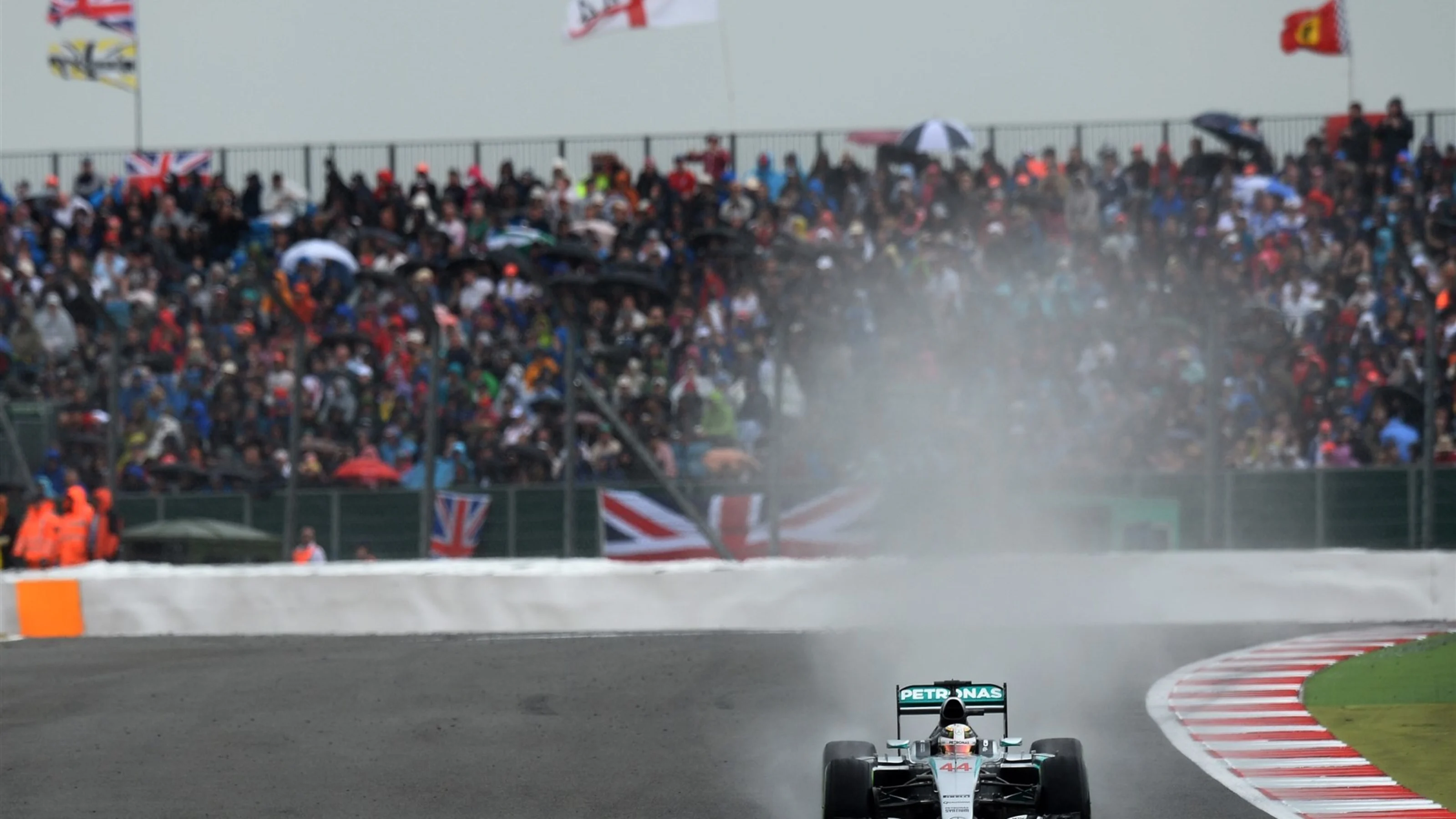 Lewis Hamilton (GBR) Mercedes AMG F1 W06 at Formula One World Championship, Rd9, British Grand