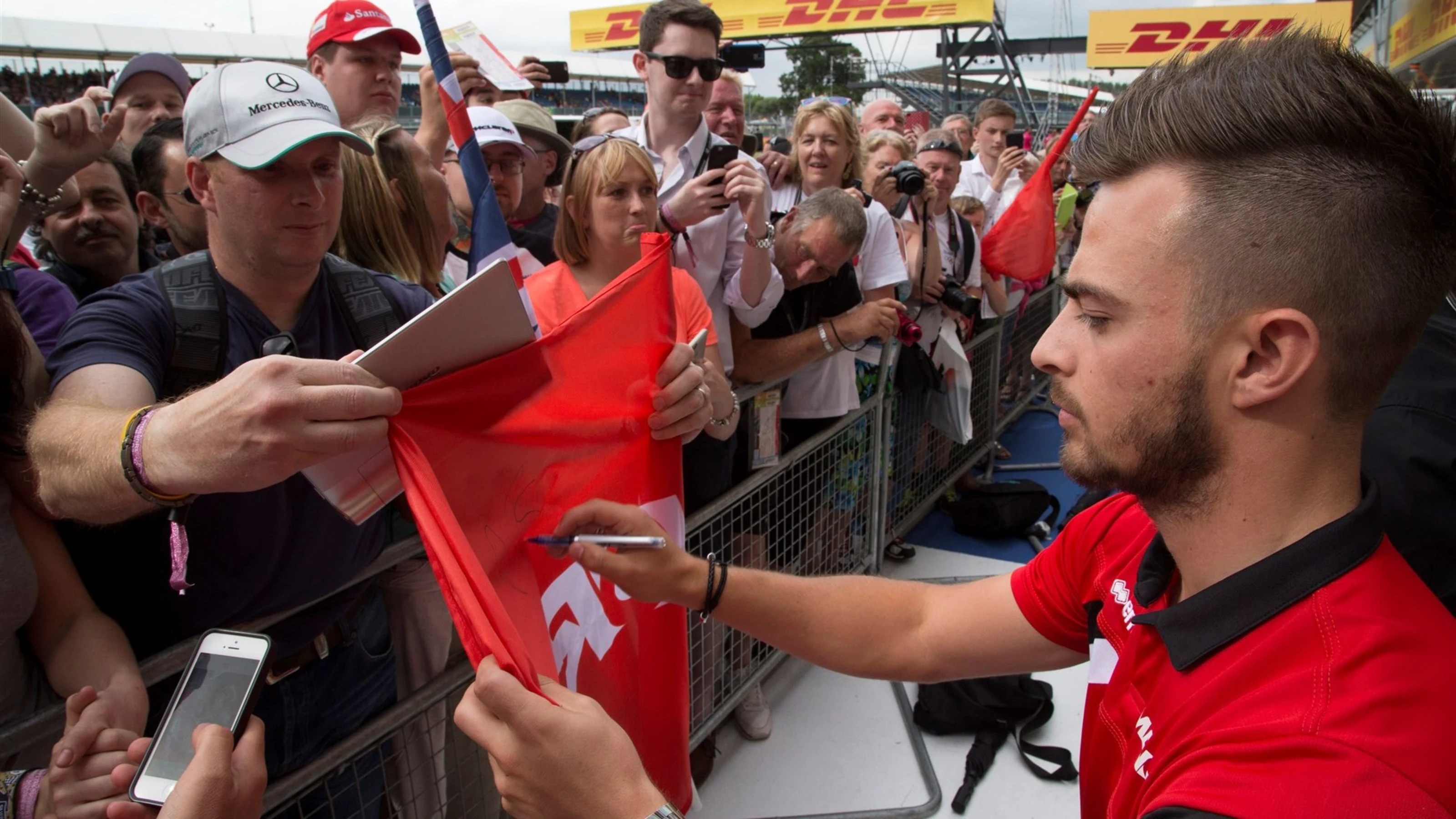 Will Stevens (GBR) Manor F1 Team signs autographs in the Pit Walk  and at Formula One World