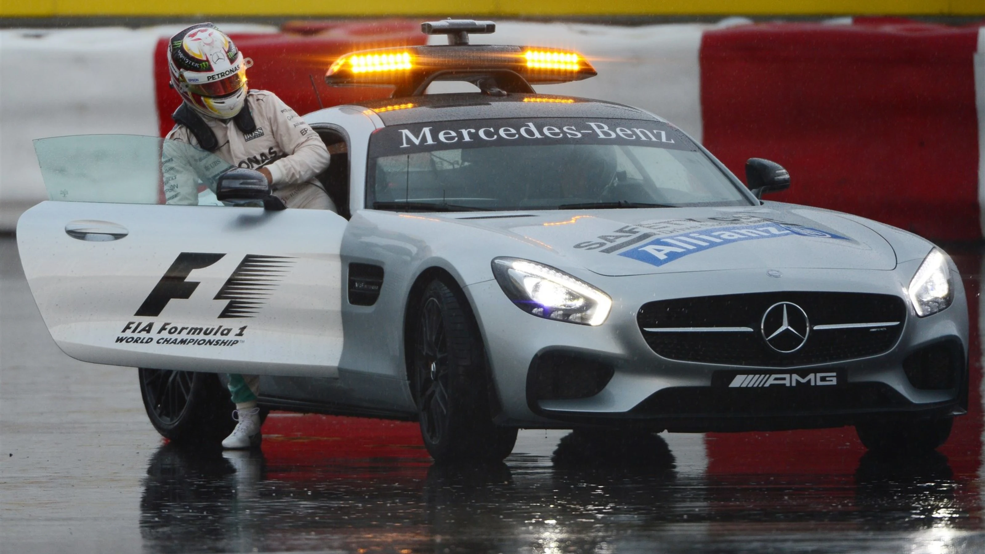 Lewis Hamilton (GBR) Mercedes AMG F1 crashed in FP2 at Turn 10 and hitches a lift in the Safety Car