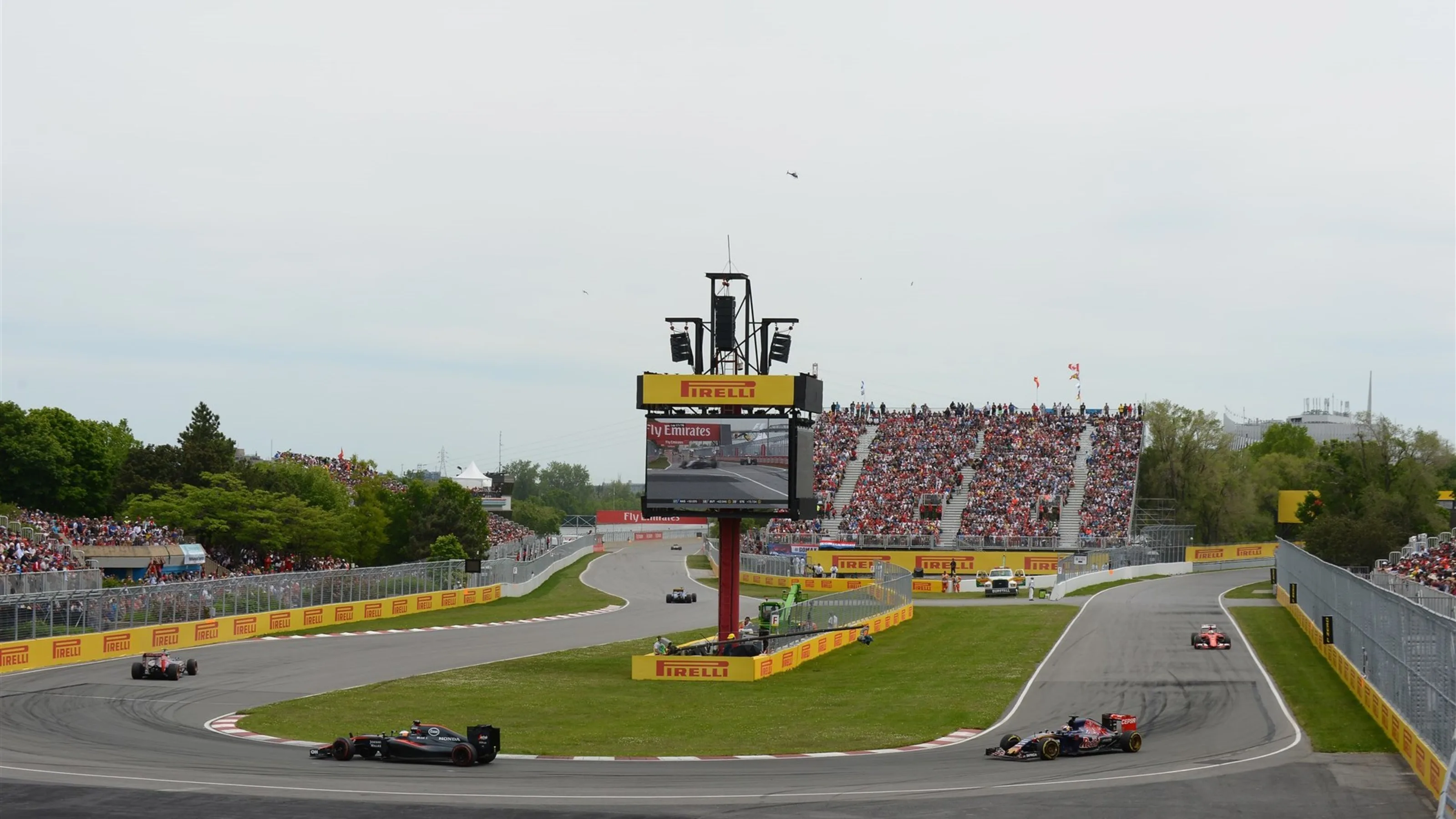 Fernando Alonso (ESP) McLaren MP4-30 and Max Verstappen (NDL) Scuderia Toro Rosso STR10 at Formula