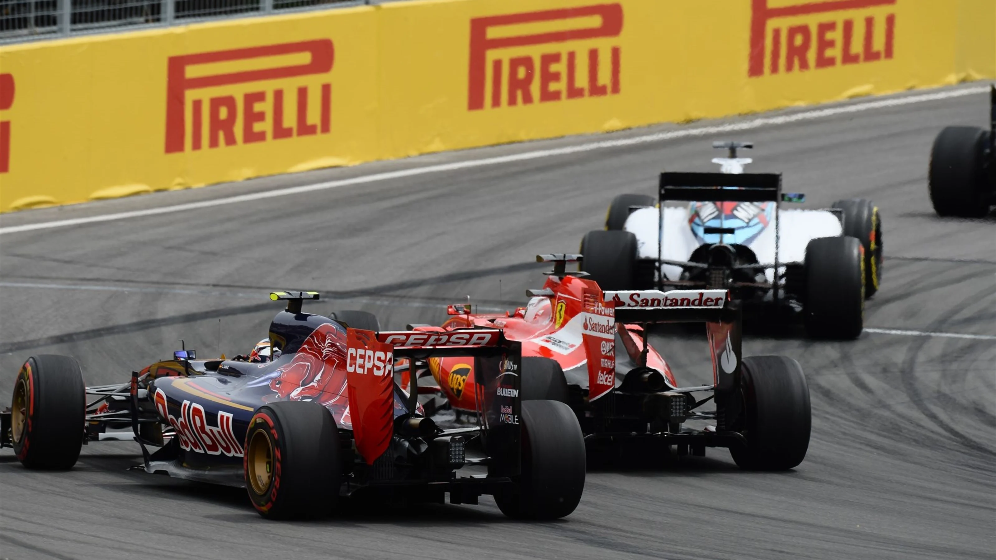 Carlos Sainz jr (ESP) Scuderia Toro Rosso STR10 and Sebastian Vettel (GER) Ferrari SF15-T at