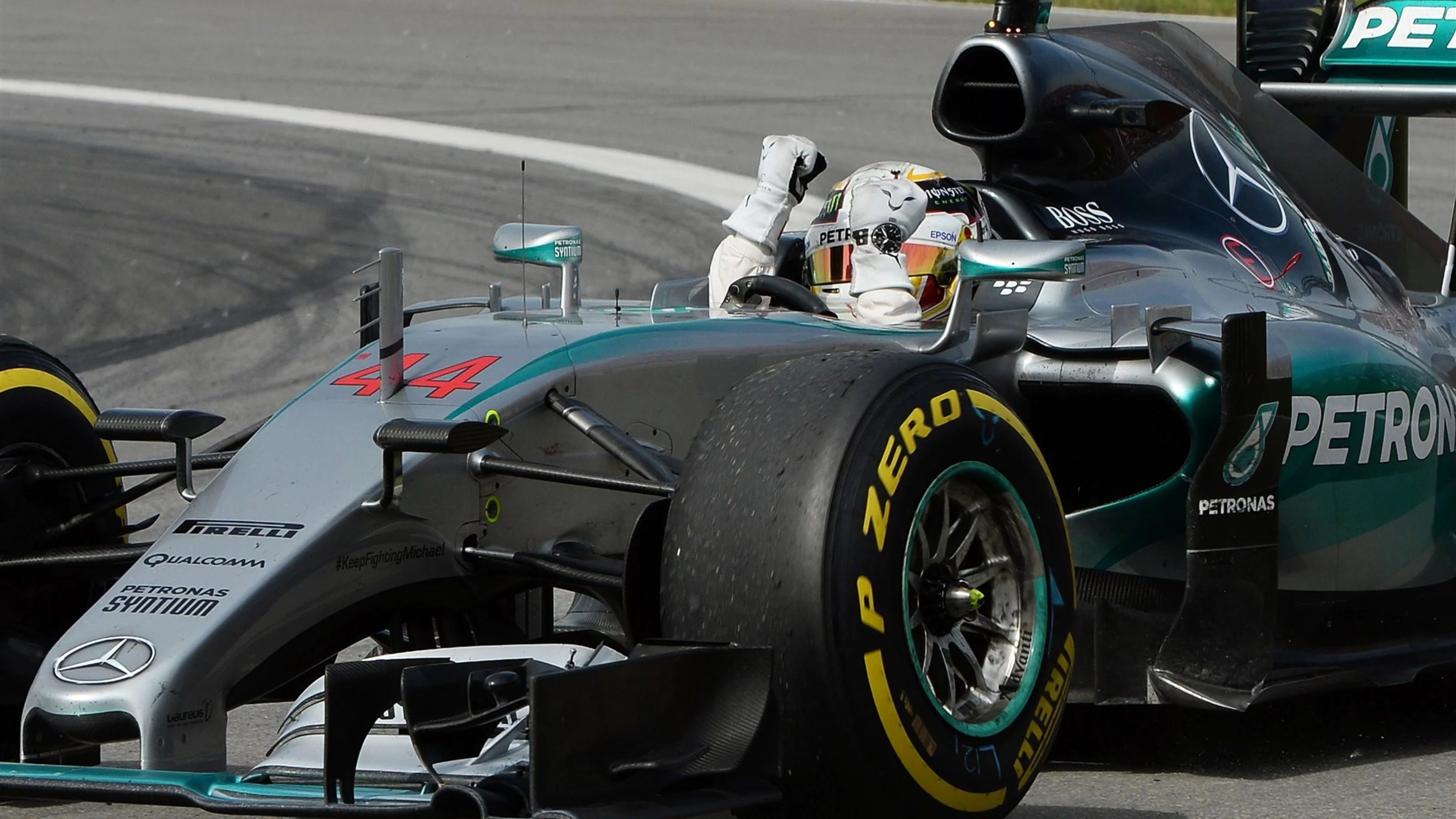 Race winner Lewis Hamilton (GBR) Mercedes AMG F1 W06 waves to the crowd at Formula One World