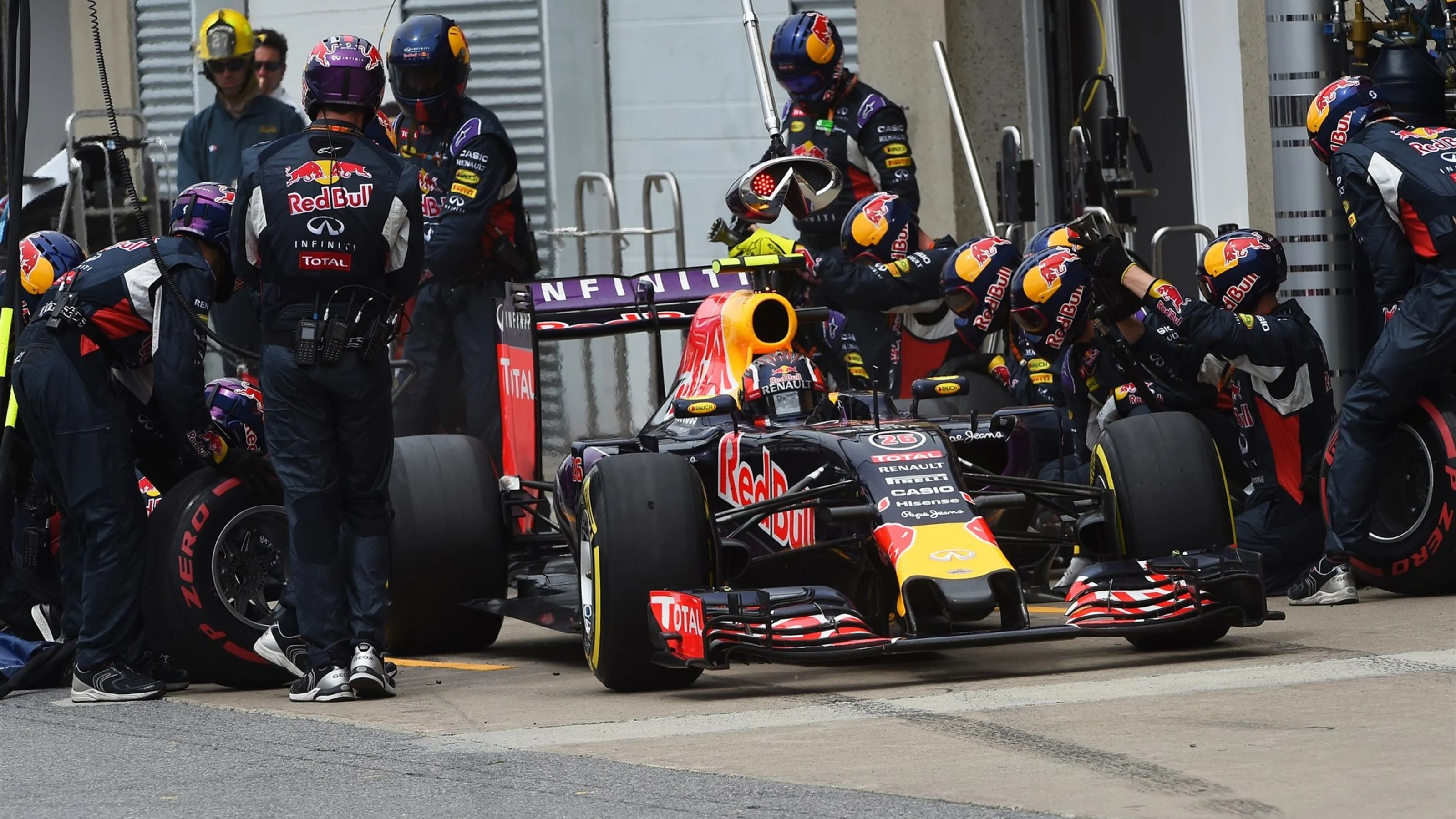 Daniil Kvyat (RUS) Red Bull Racing RB11 pit stop at Formula One World Championship, Rd7, Canadian