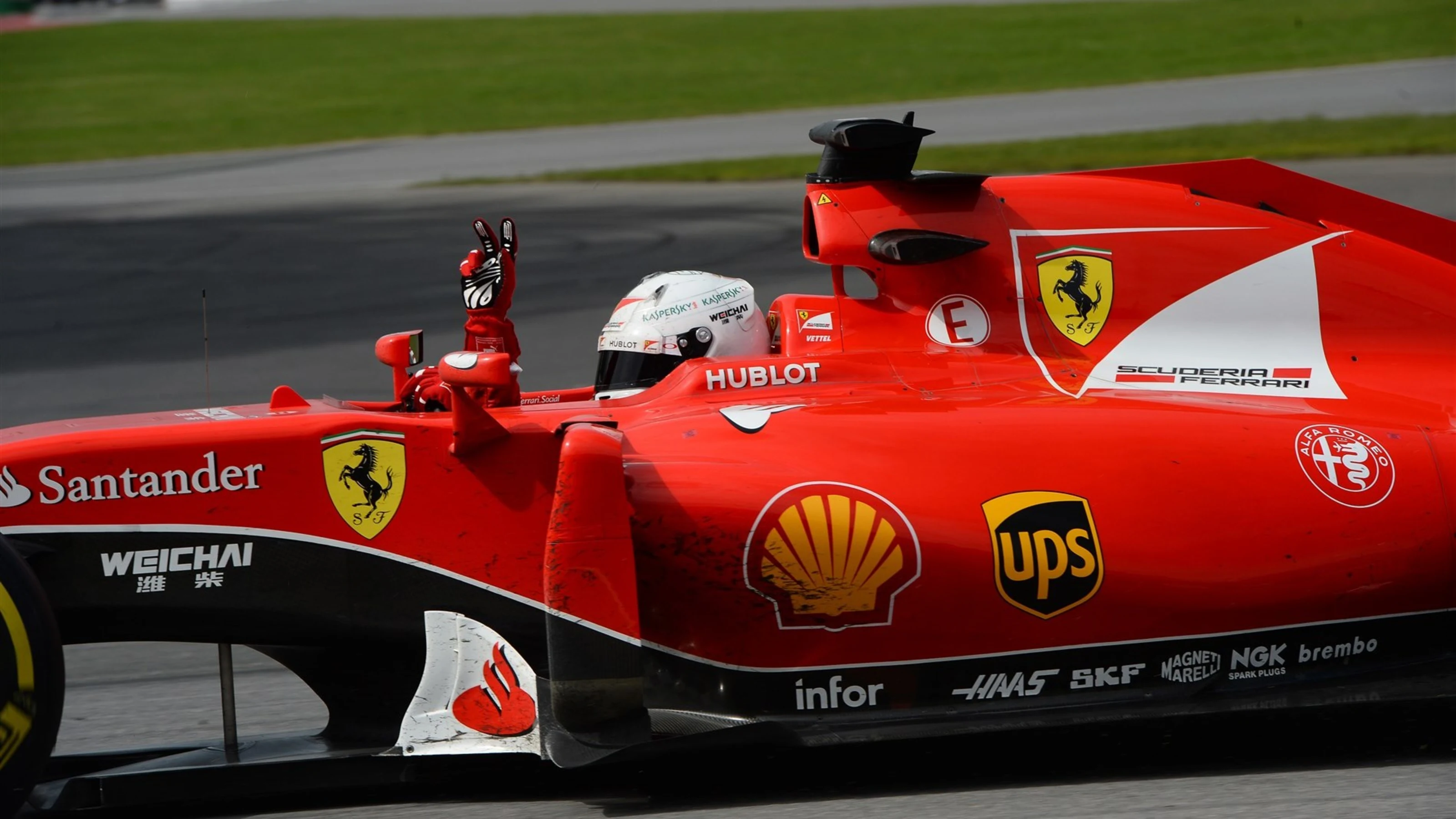Sebastian Vettel (GER) Ferrari SF15-T waves to t he crowd at the end of the race at Formula One