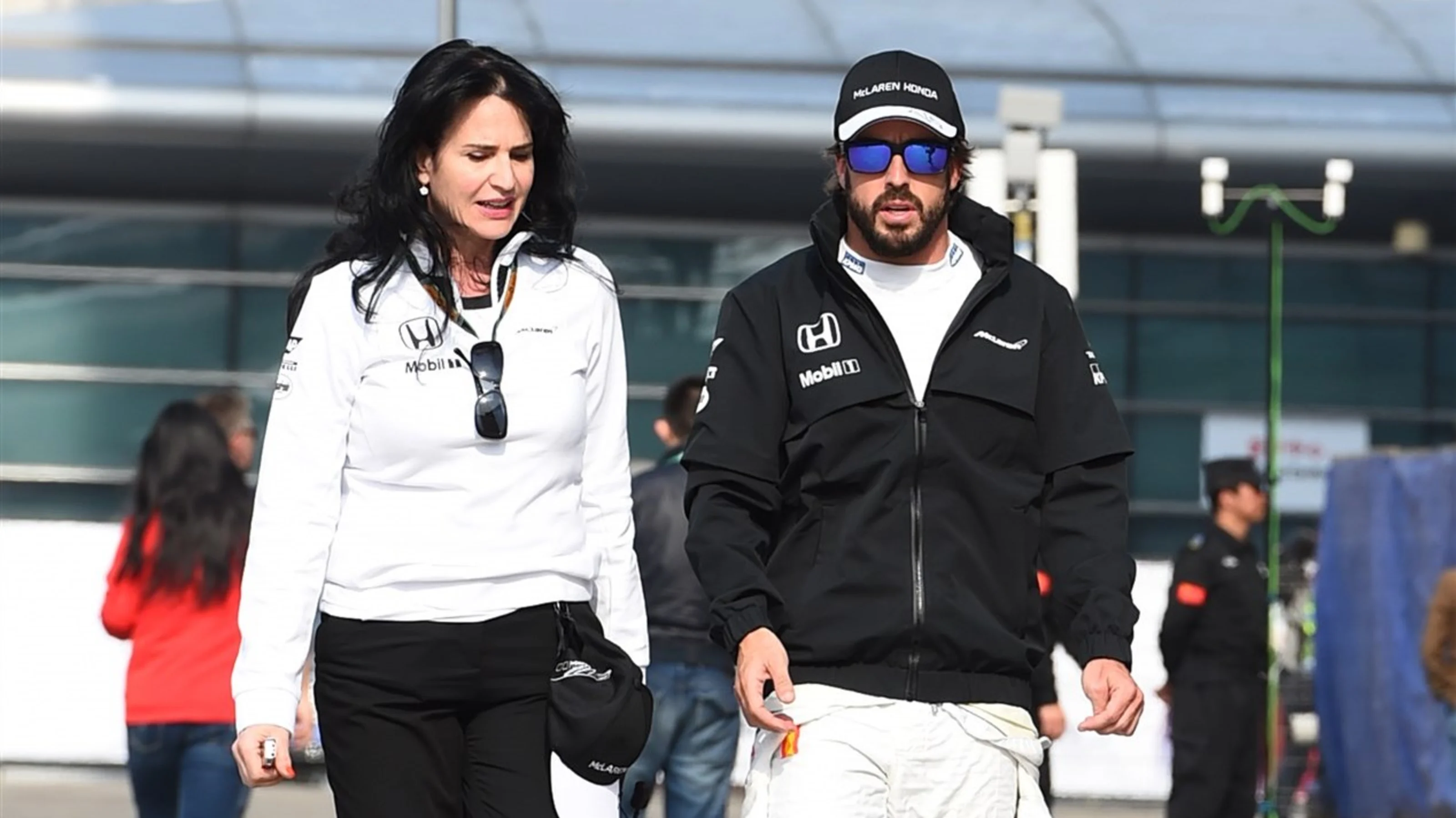 Fernando Alonso (ESP) McLaren with Silvia Hoffer Frangipane, McLaren Press Officer at Formula One