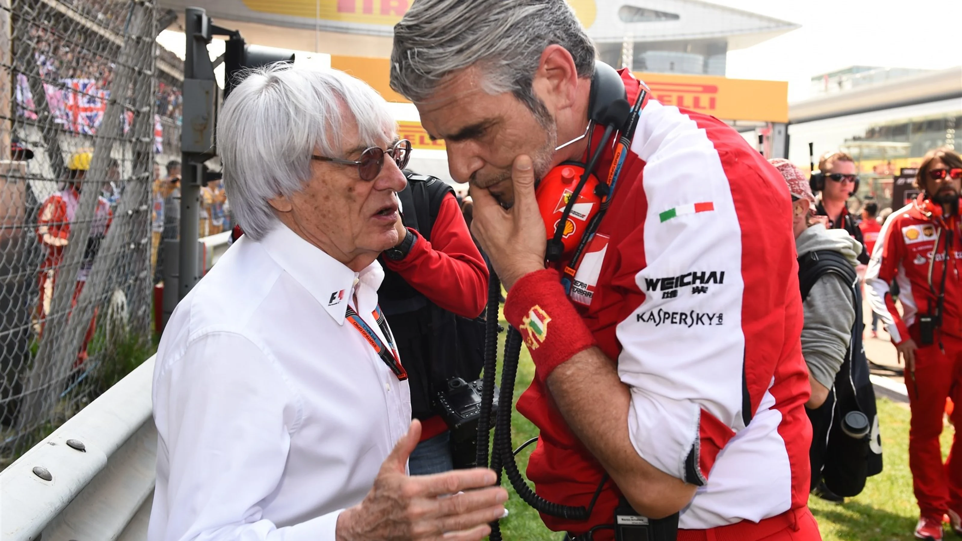 Bernie Ecclestone (GBR) CEO Formula One Group (FOM) talks to Maurizio Arrivabene (ITA) Ferrari Team
