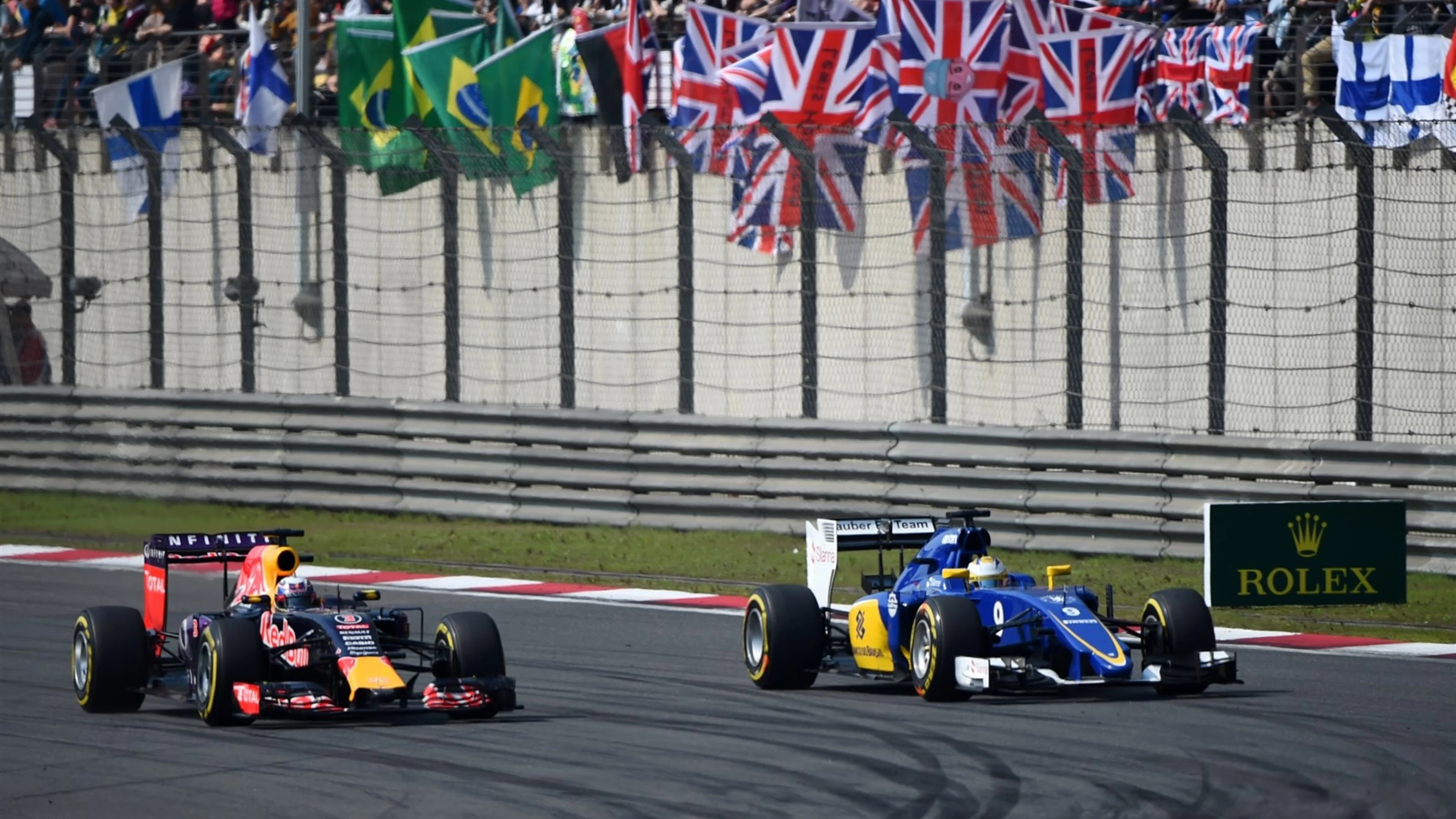 Daniel Ricciardo (AUS) Red Bull Racing RB11 and Marcus Ericsson (SWE) Sauber C34 battle at Formula