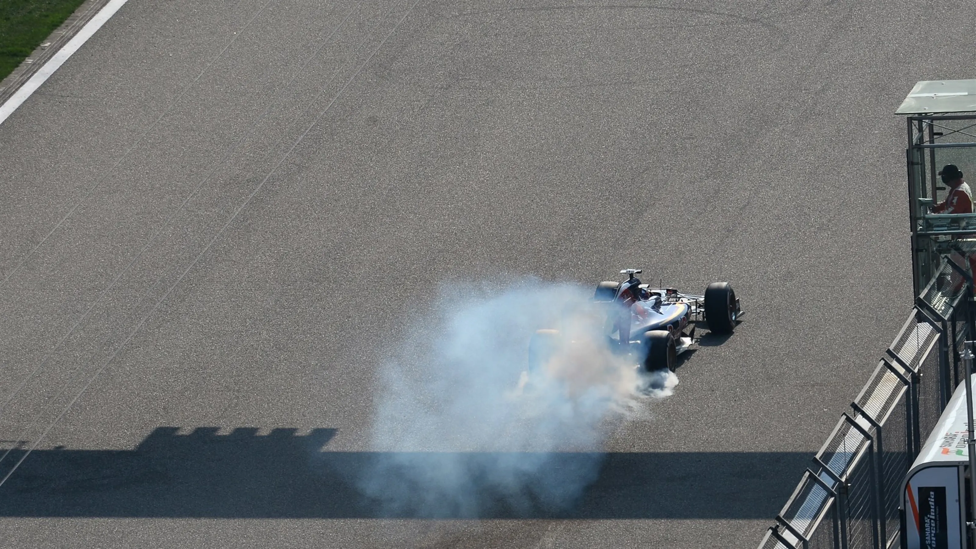 Max Verstappen (NDL) Scuderia Toro Rosso STR10 blows up at Formula One World Championship, Rd3,