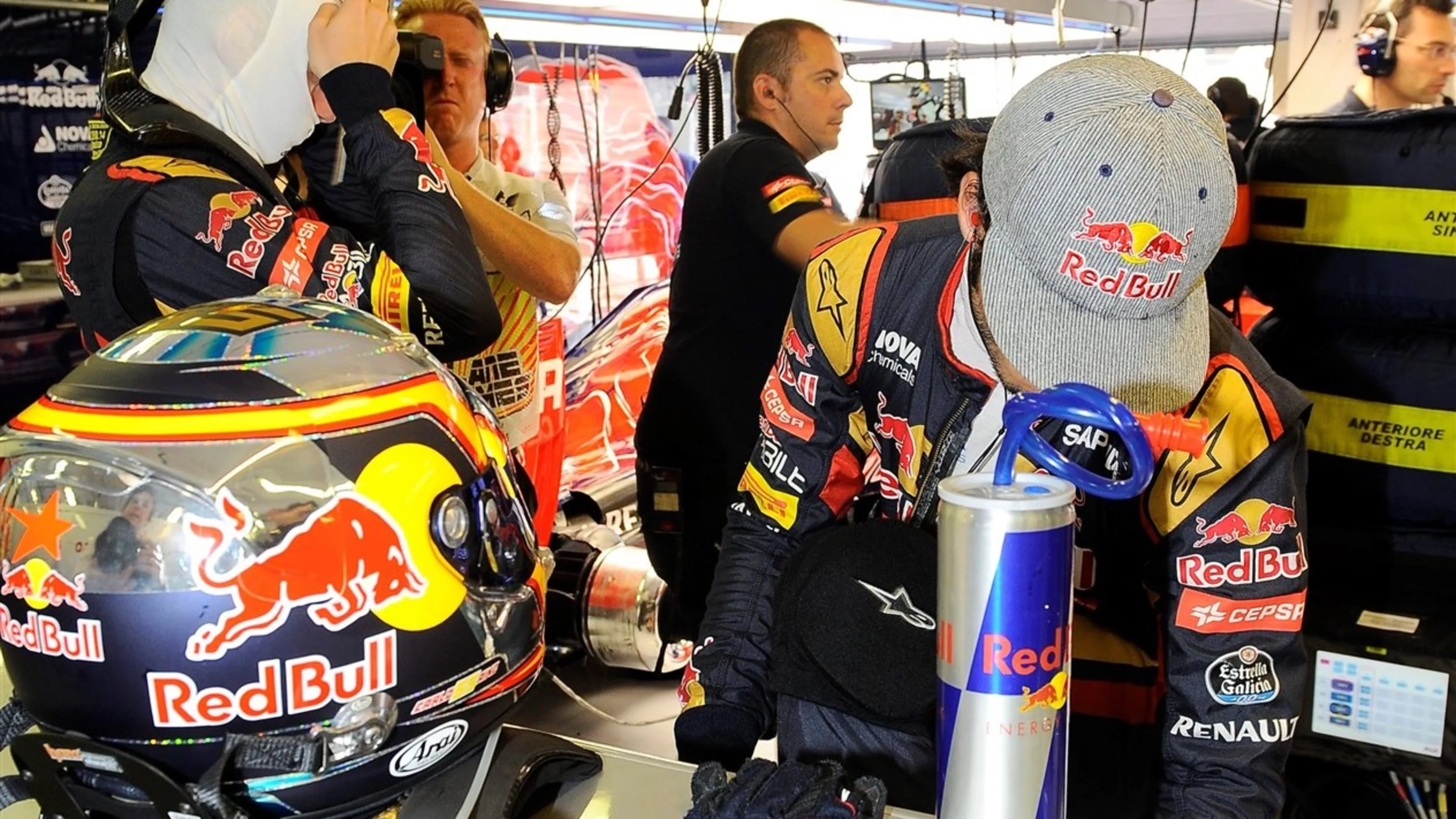 Max Verstappen (NDL) Scuderia Toro Rosso and Carlos Sainz jr (ESP) Scuderia Toro Rosso at Formula
