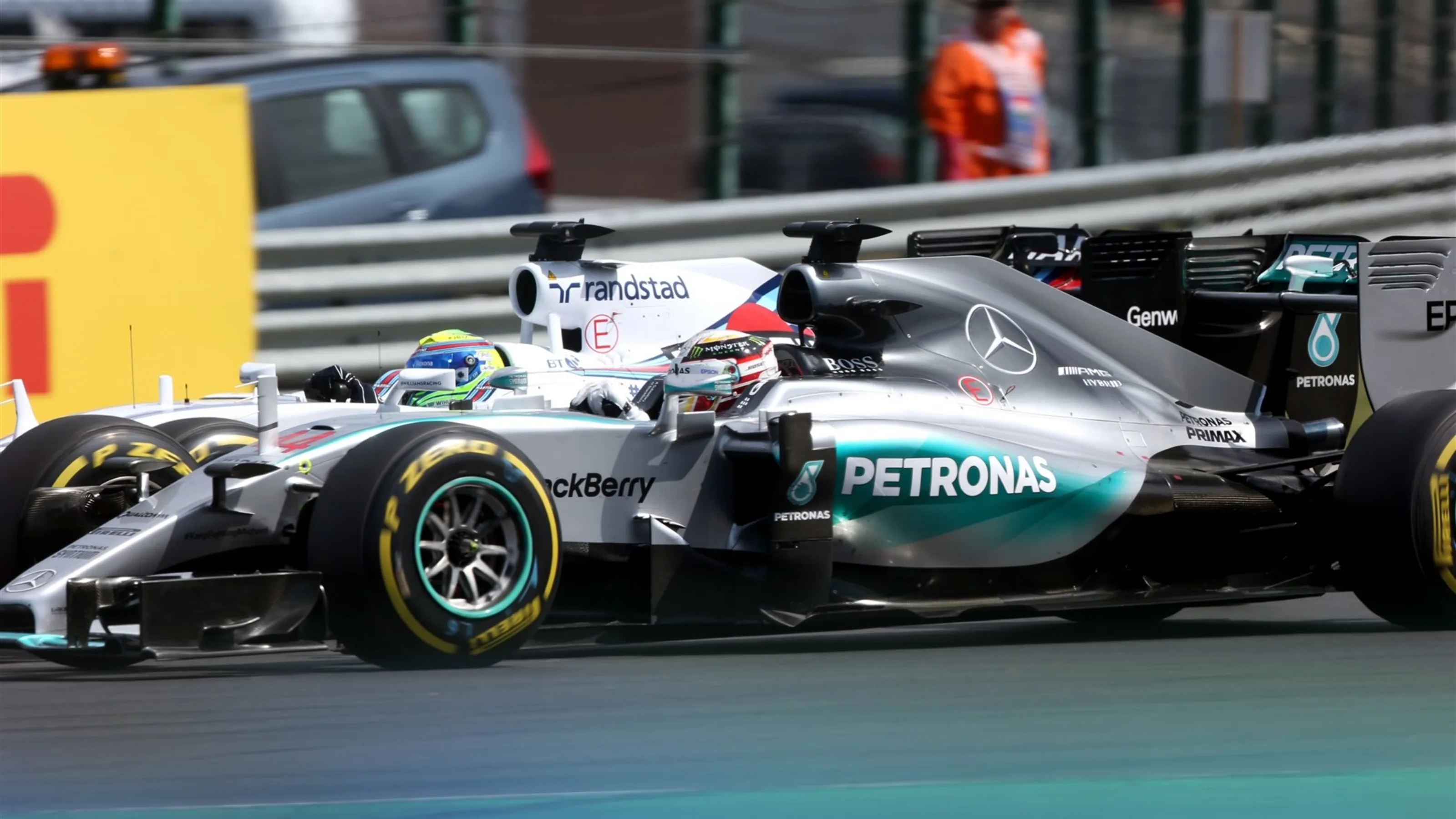 Lewis Hamilton (GBR) Mercedes AMG F1 W06 battles with Felipe Massa (BRA) Williams FW37 at Formula