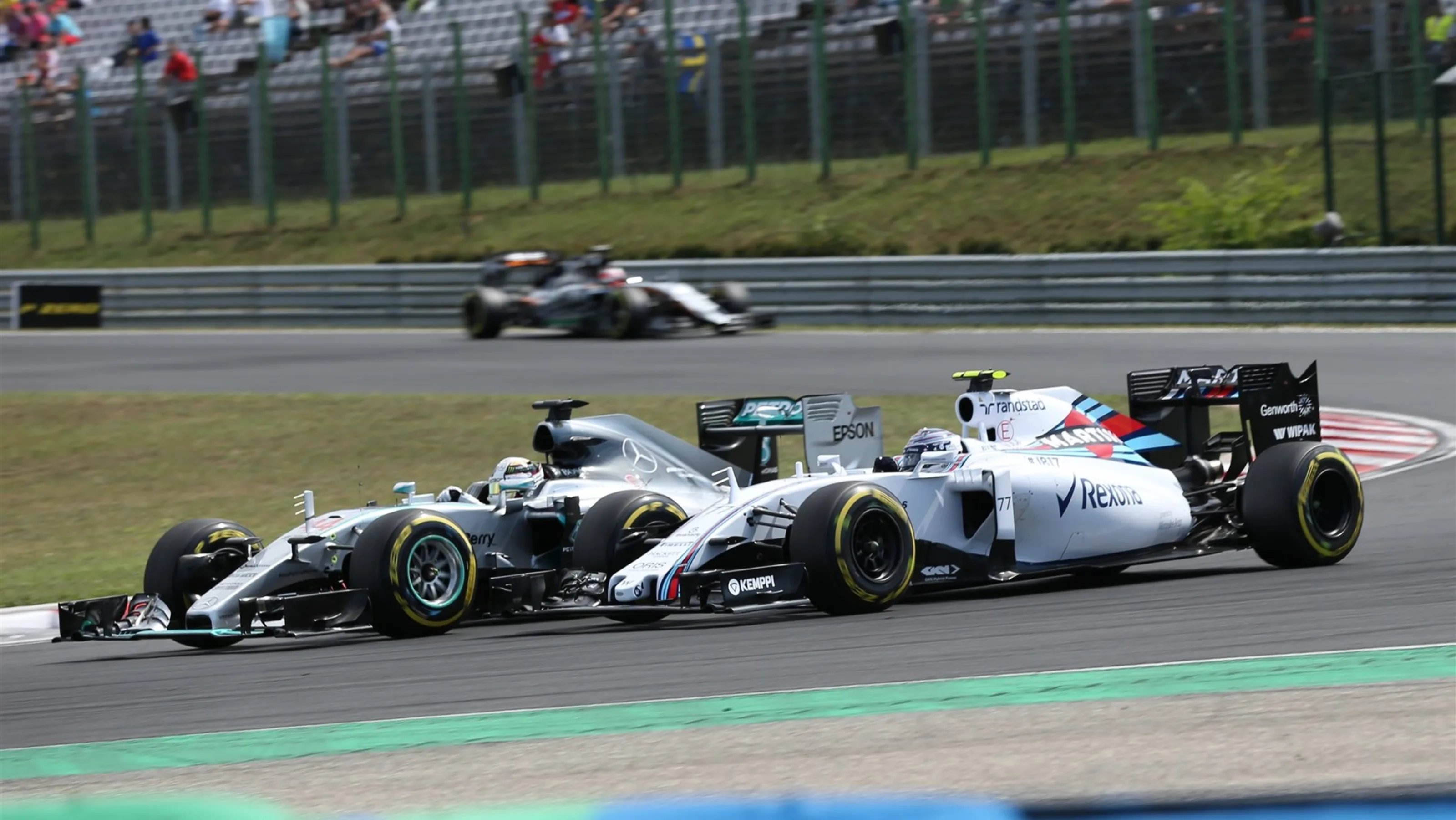 Lewis Hamilton (GBR) Mercedes AMG F1 W06 battles with Valtteri Bottas (FIN) Williams FW37 at