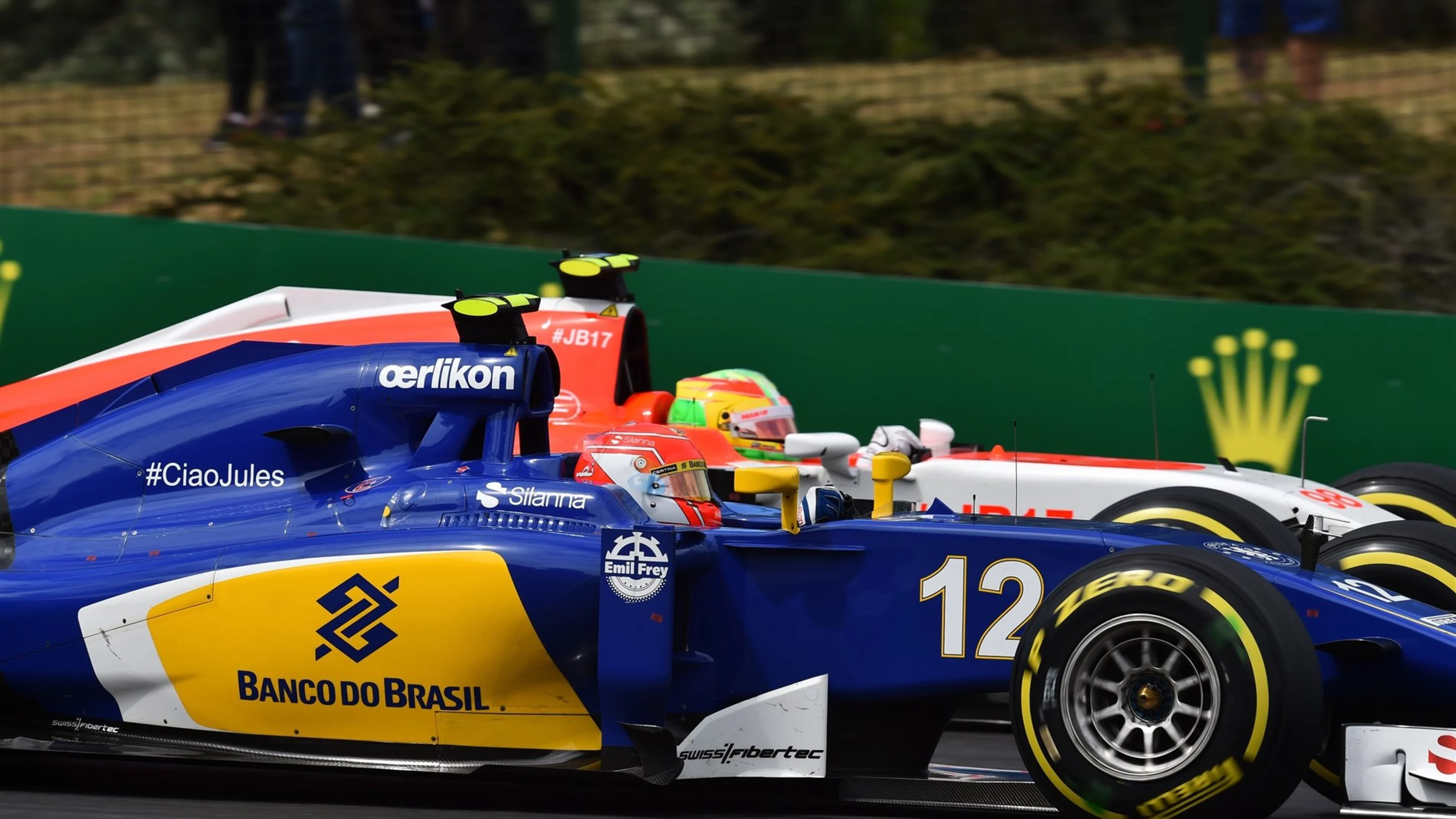 Felipe Nasr (BRA) Sauber C34 and Roberto Merhi (ESP) Manor GP battle at Formula One World