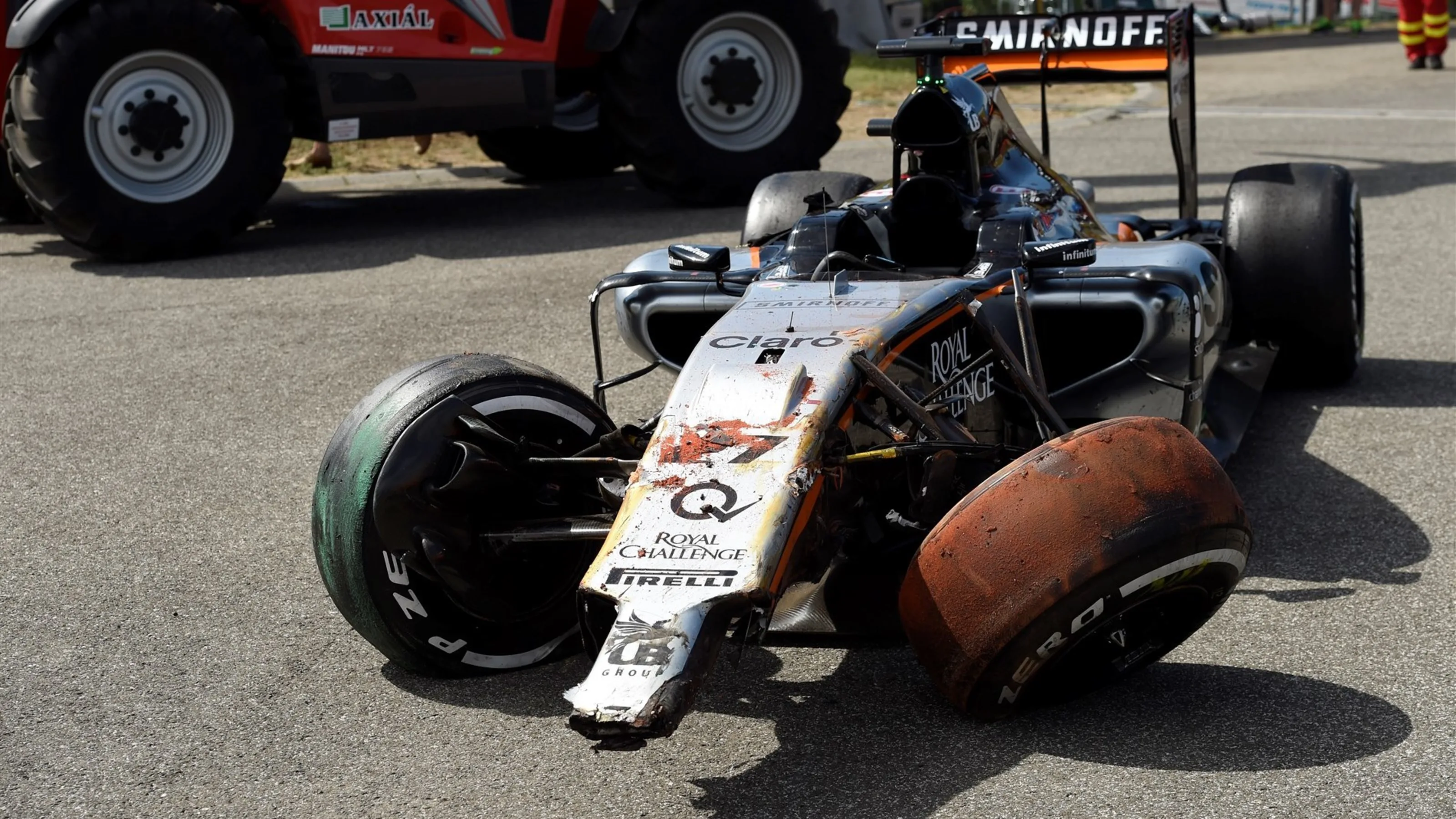 The crashed and damaged car of Nico Hulkenberg (GER) Force India VJM08 at Formula One World