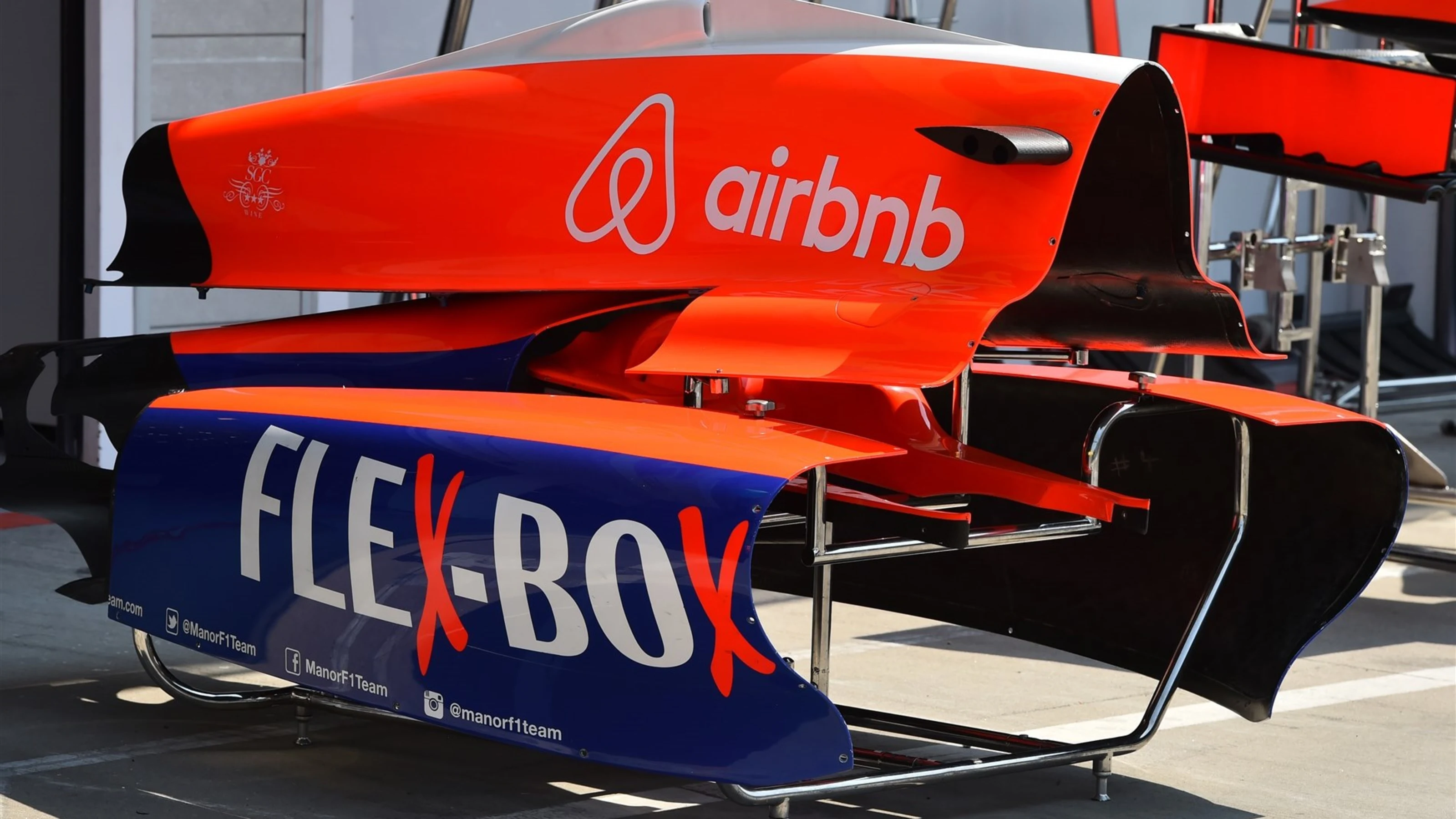 Manor F1 bodywork at Formula One World Championship, Rd10, Hungarian Grand Prix, Preparations,