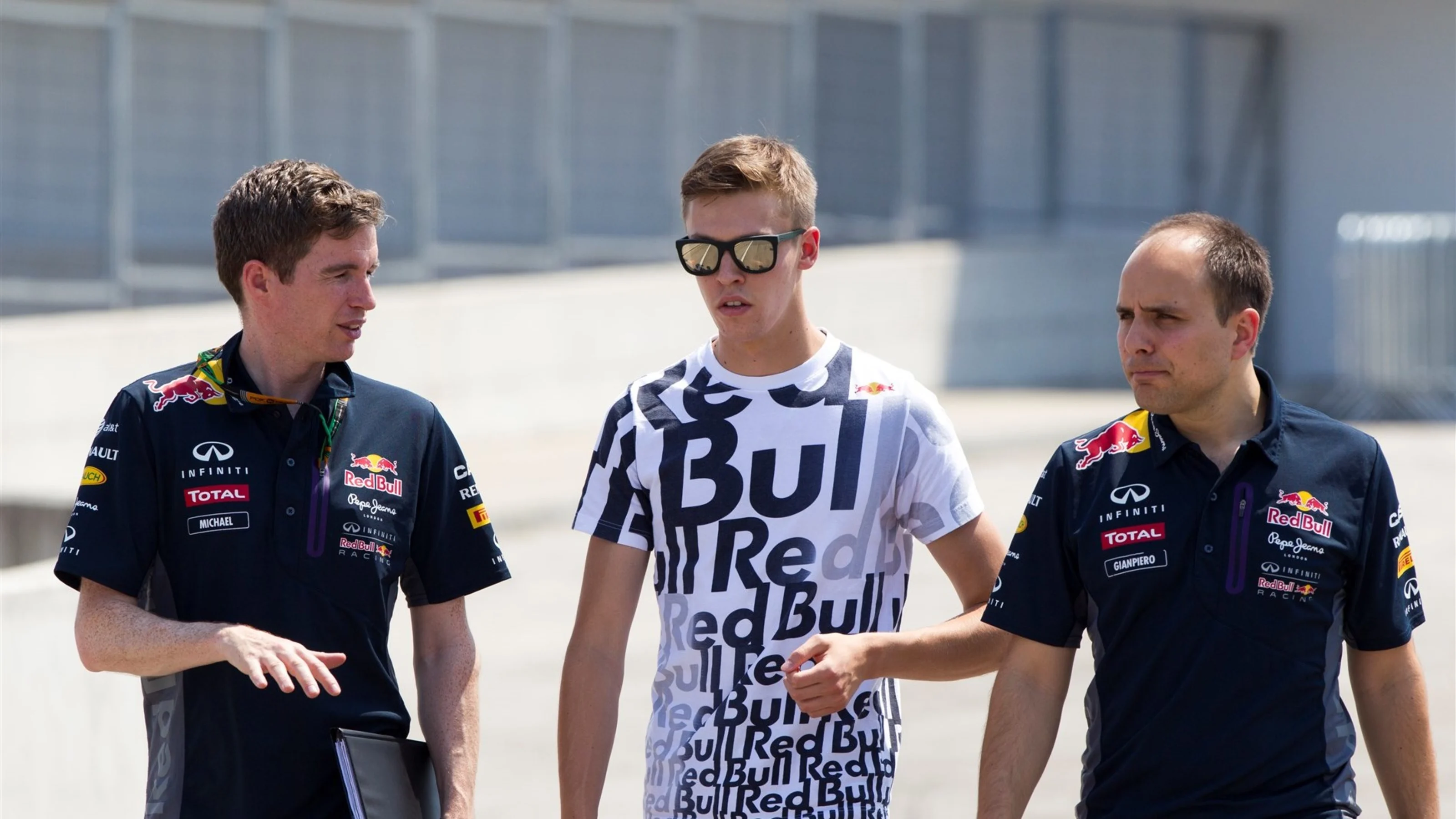 Daniil Kyvat (RUS) Red Bull Racing walks the track with Gianpiero Lambiase (ITA) Red Bull Racing