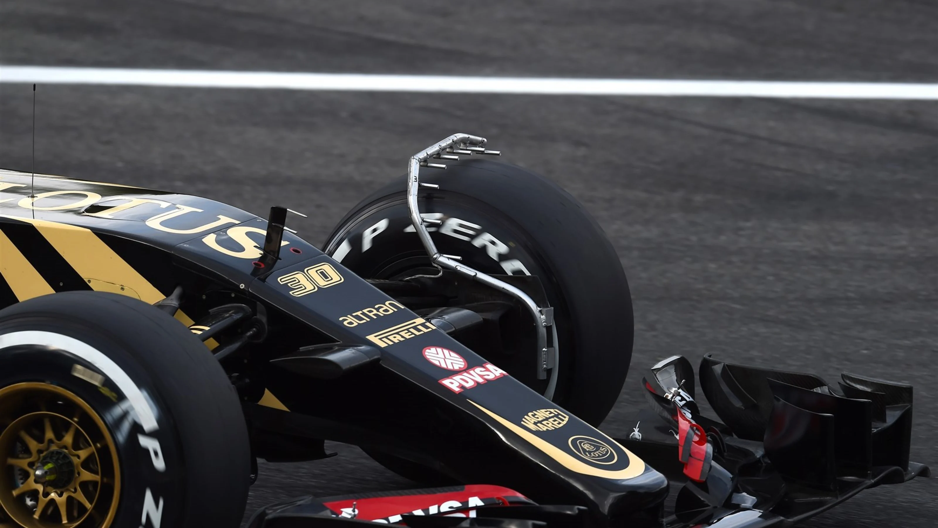 Jolyon Palmer (GBR) Lotus E23 Hybrid with aero sensor at Formula One World Championship, Rd12,