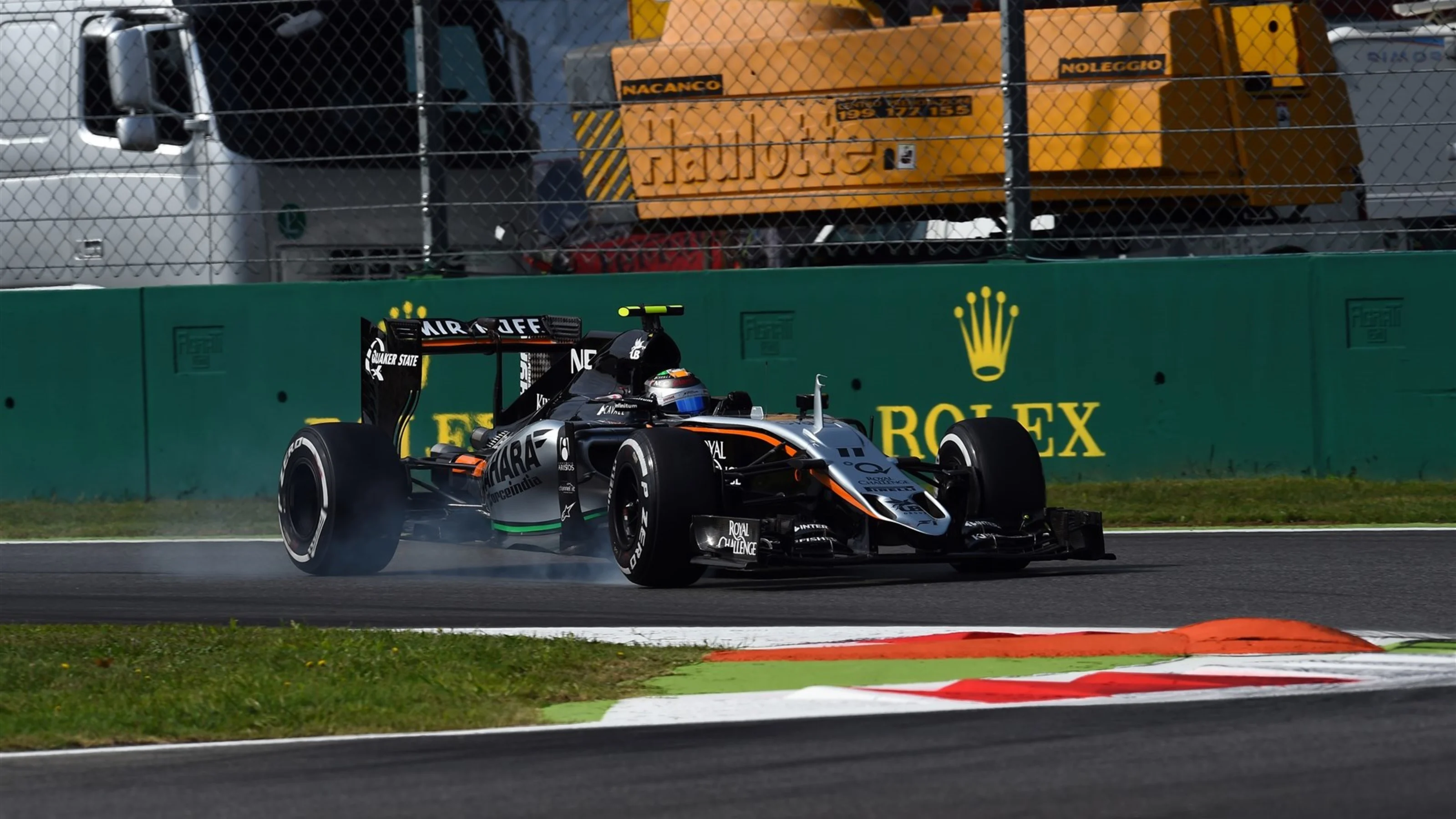 Sergio Perez (MEX) Force India VJM08 locks up at Formula One World Championship, Rd12, Italian