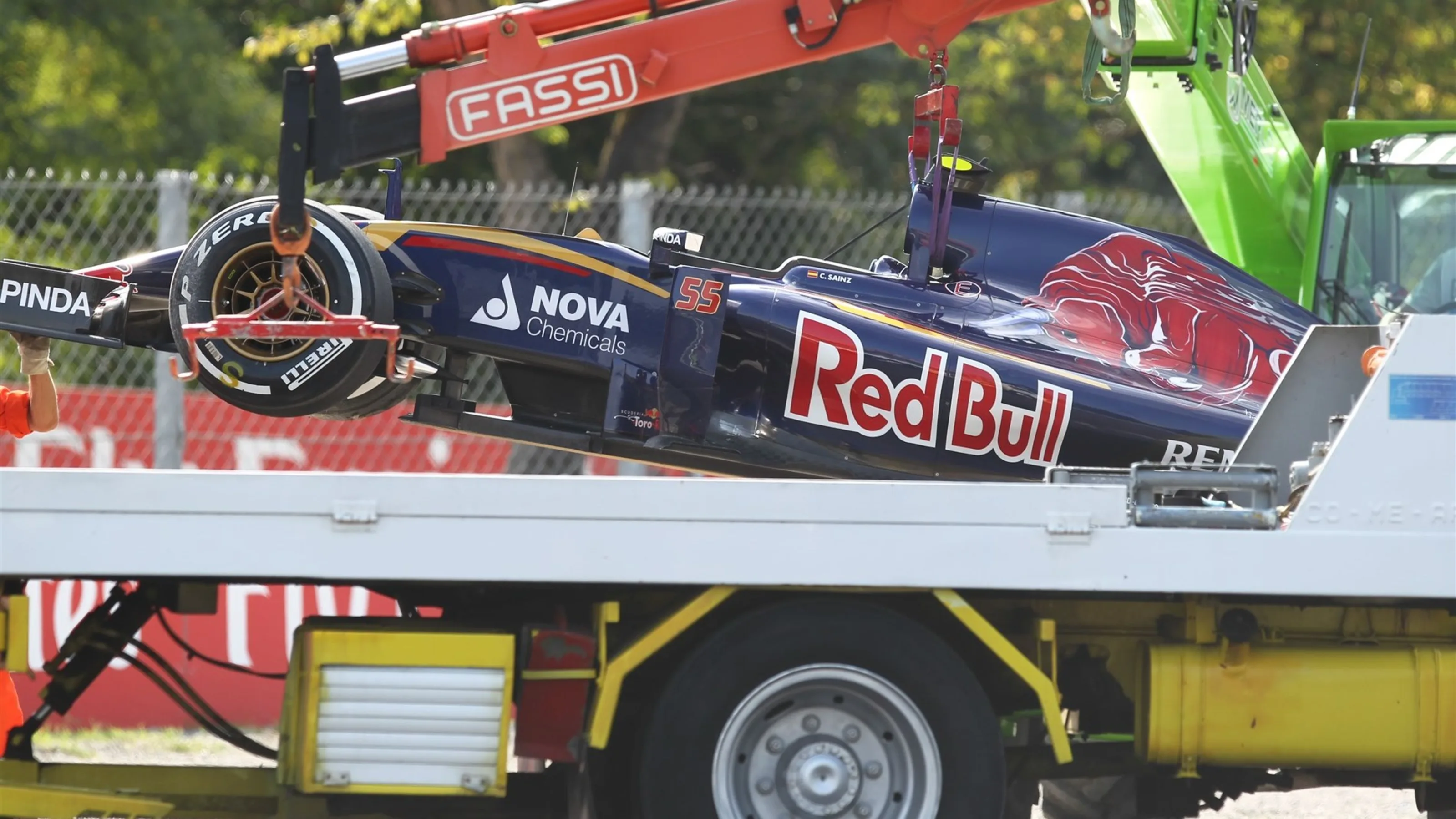 The car of Carlos Sainz jr (ESP) Scuderia Toro Rosso STR10 is recovered after spinning into the