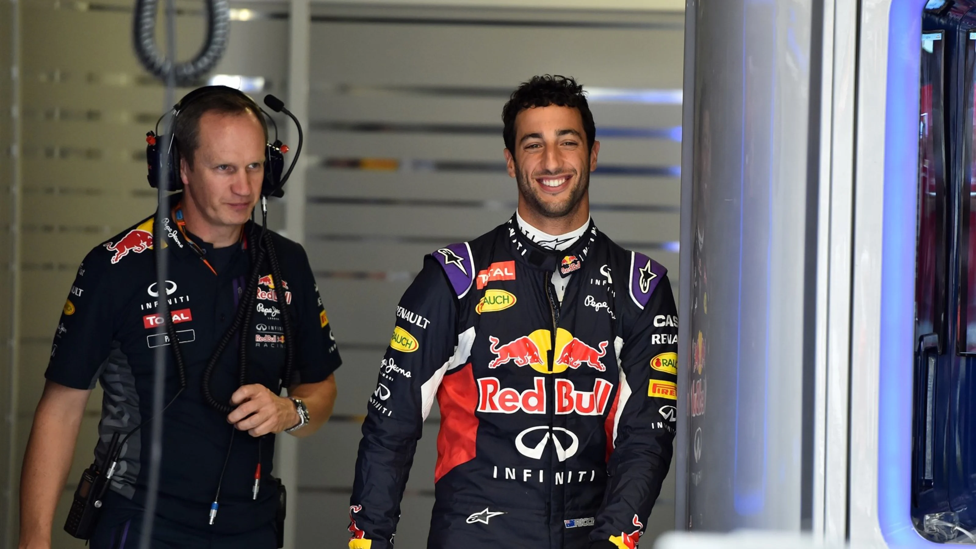 Paul Monaghan (GBR) Red Bull Racing Chief Engineer and Daniel Ricciardo (AUS) Red Bull Racing at