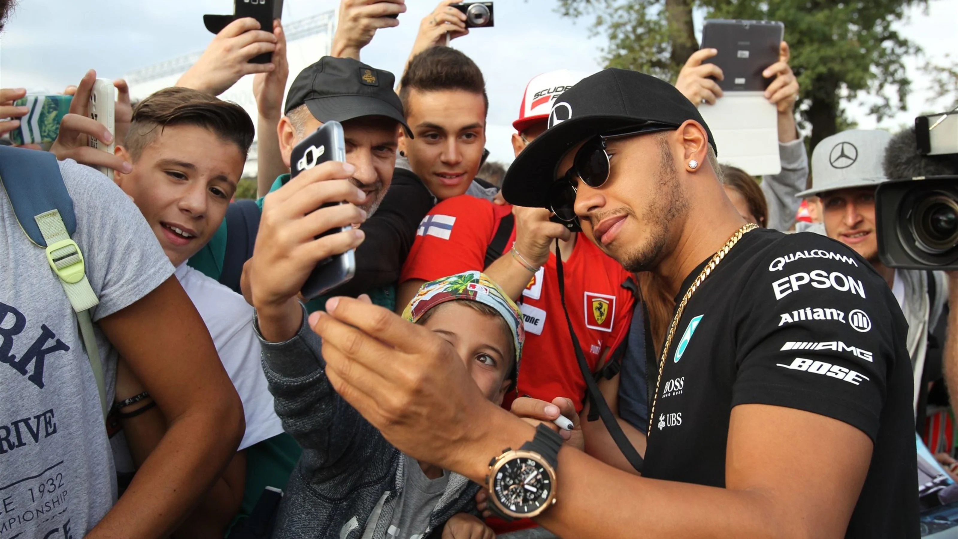 Lewis Hamilton (GBR) Mercedes AMG F1 poses for a selfie with the fans at Formula One World