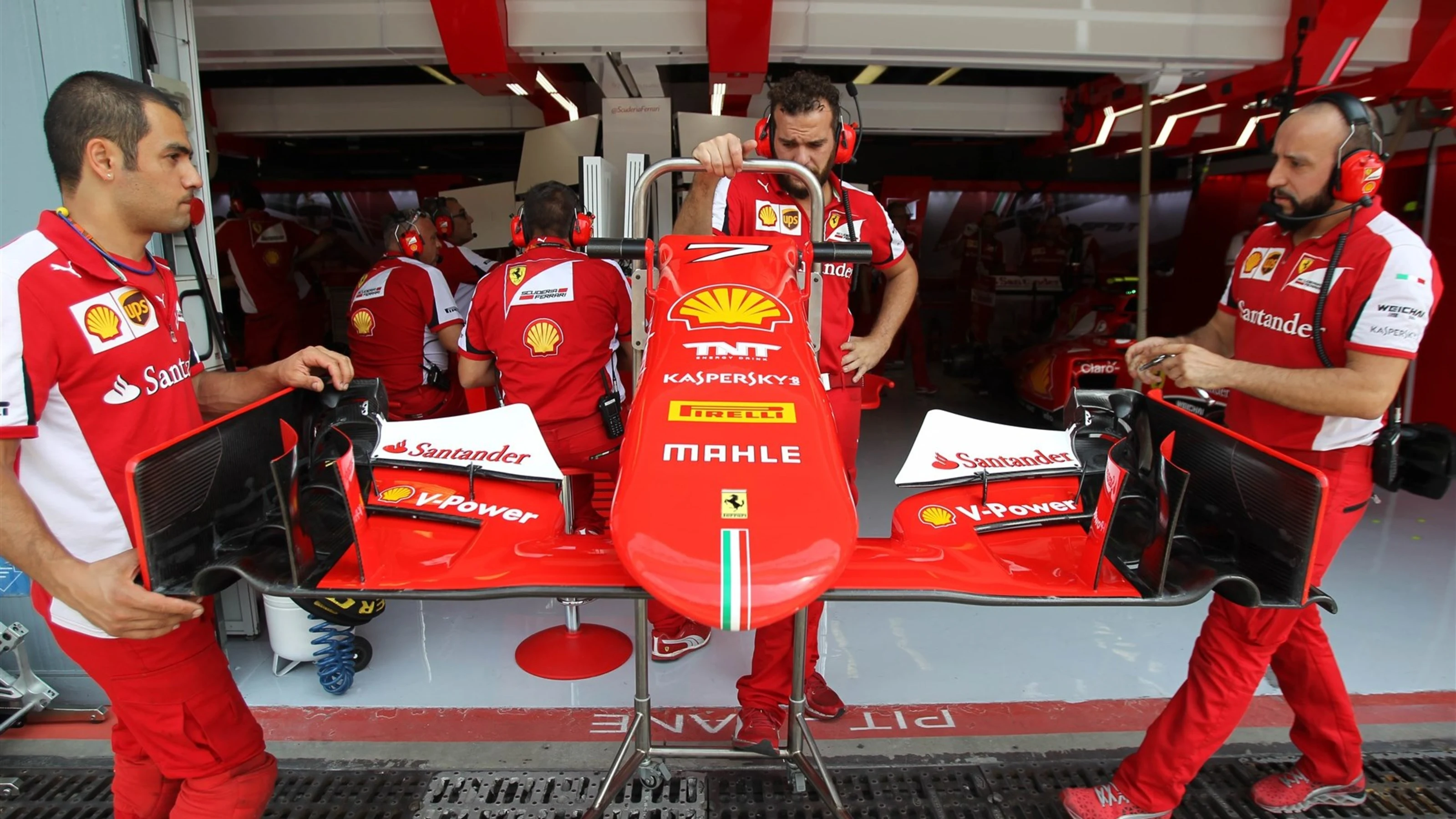 Ferrari mechanics with Ferrari SF15-T front wing at Formula One World Championship, Rd12, Italian
