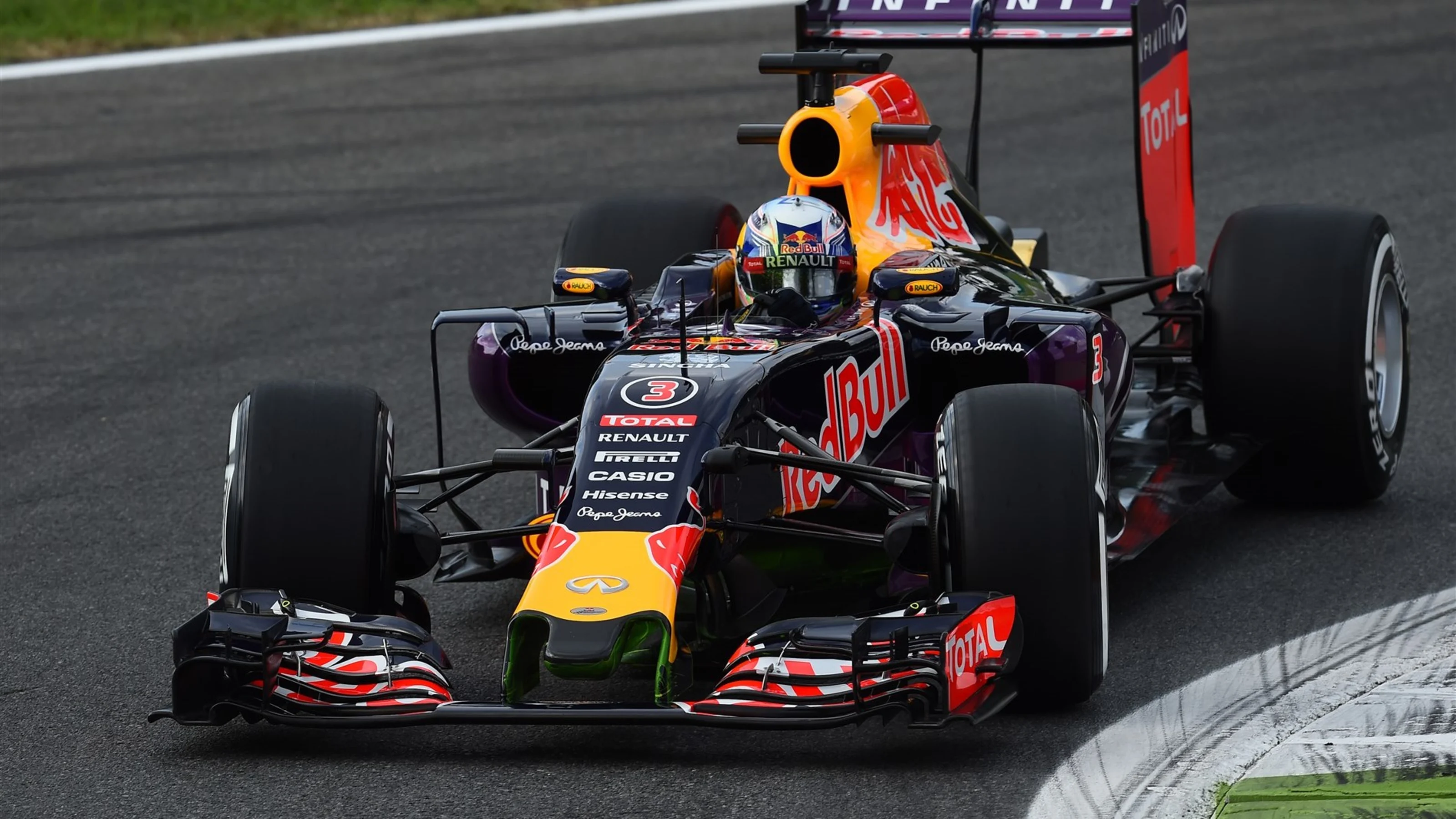 Daniel Ricciardo (AUS) Red Bull Racing RB11 at Formula One World Championship, Rd12, Italian Grand