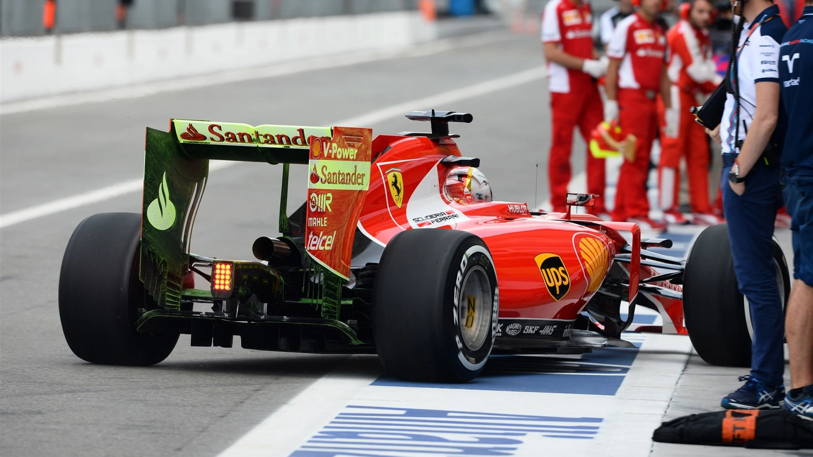 Sebastian Vettel (GER) Ferrari SF15-T with aero pait on rear wing at Formula One World
