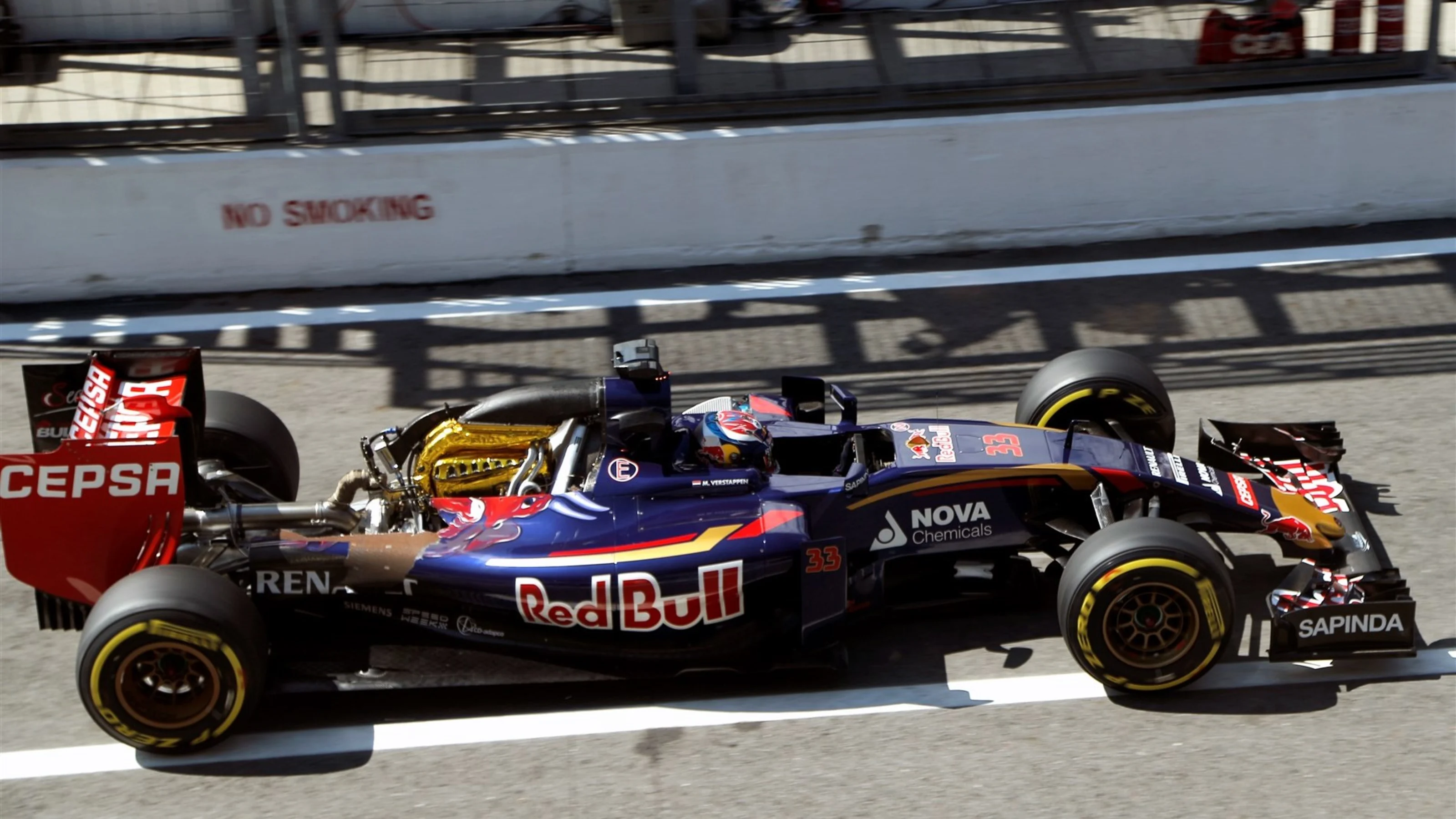 Max Verstappen (NDL) Scuderia Toro Rosso STR10 with missing engine cover at Formula One World