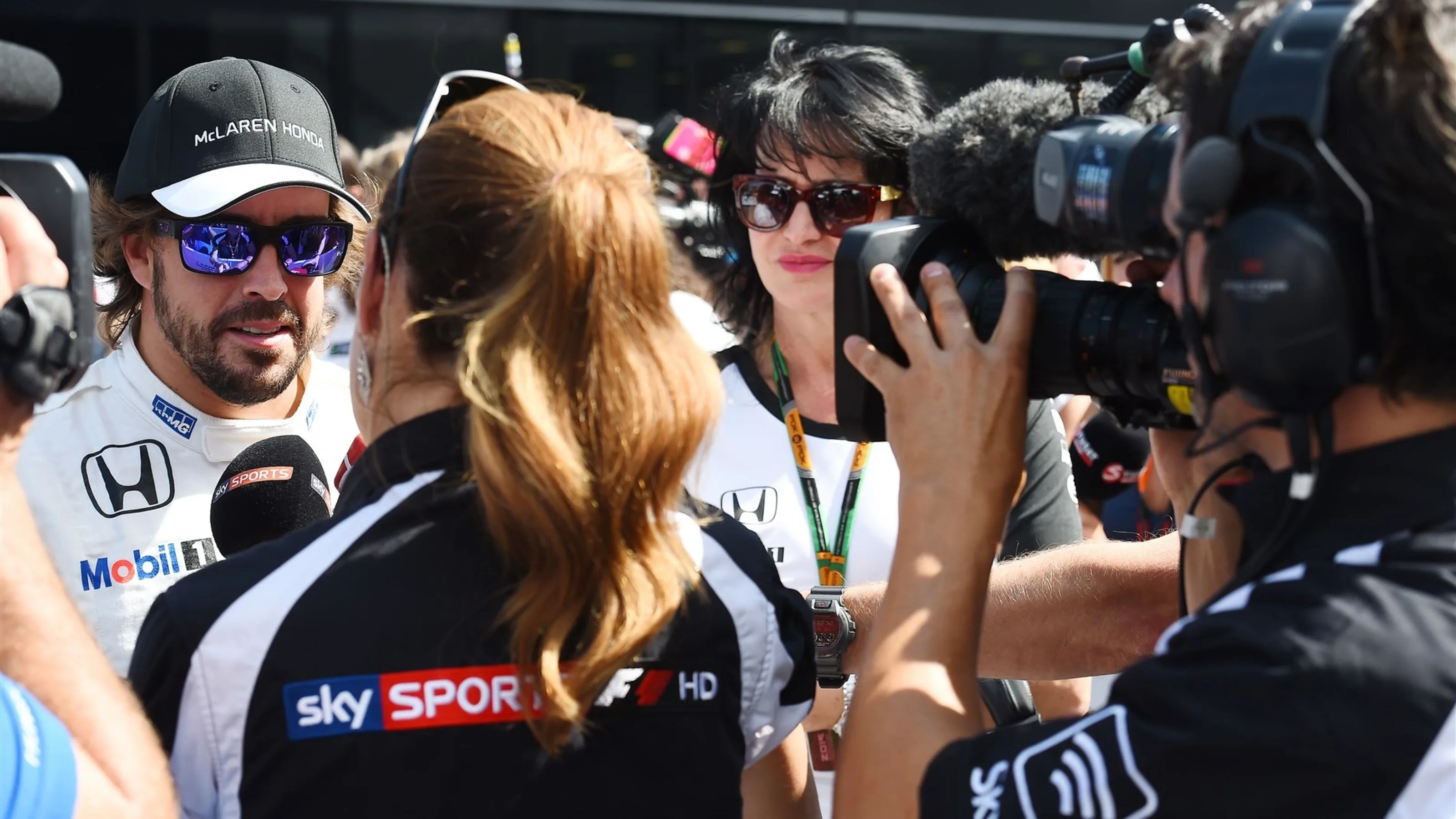 Fernando Alonso (ESP) McLaren talks with Natalie Pinkham (GBR) Sky TV at Formula One World