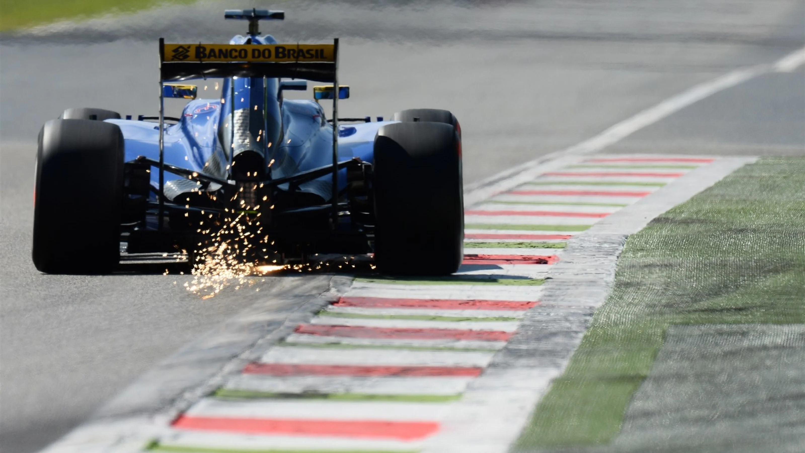 Marcus Ericsson (SWE) Sauber C34 sparks at Formula One World Championship, Rd12, Italian Grand