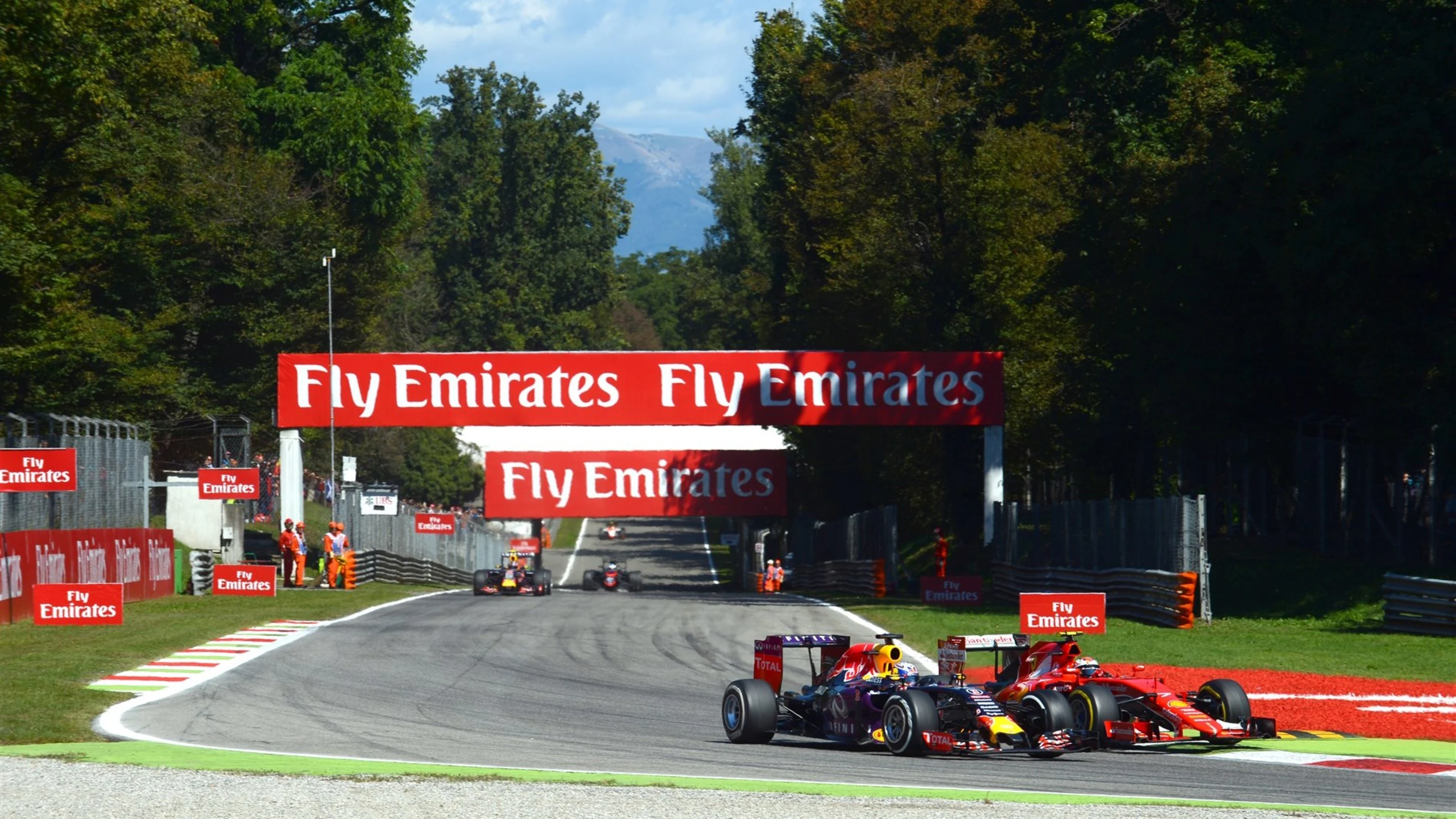 Daniel Ricciardo (AUS) Red Bull Racing RB11 battles with Kimi Raikkonen (FIN) Ferrari SF15-T for