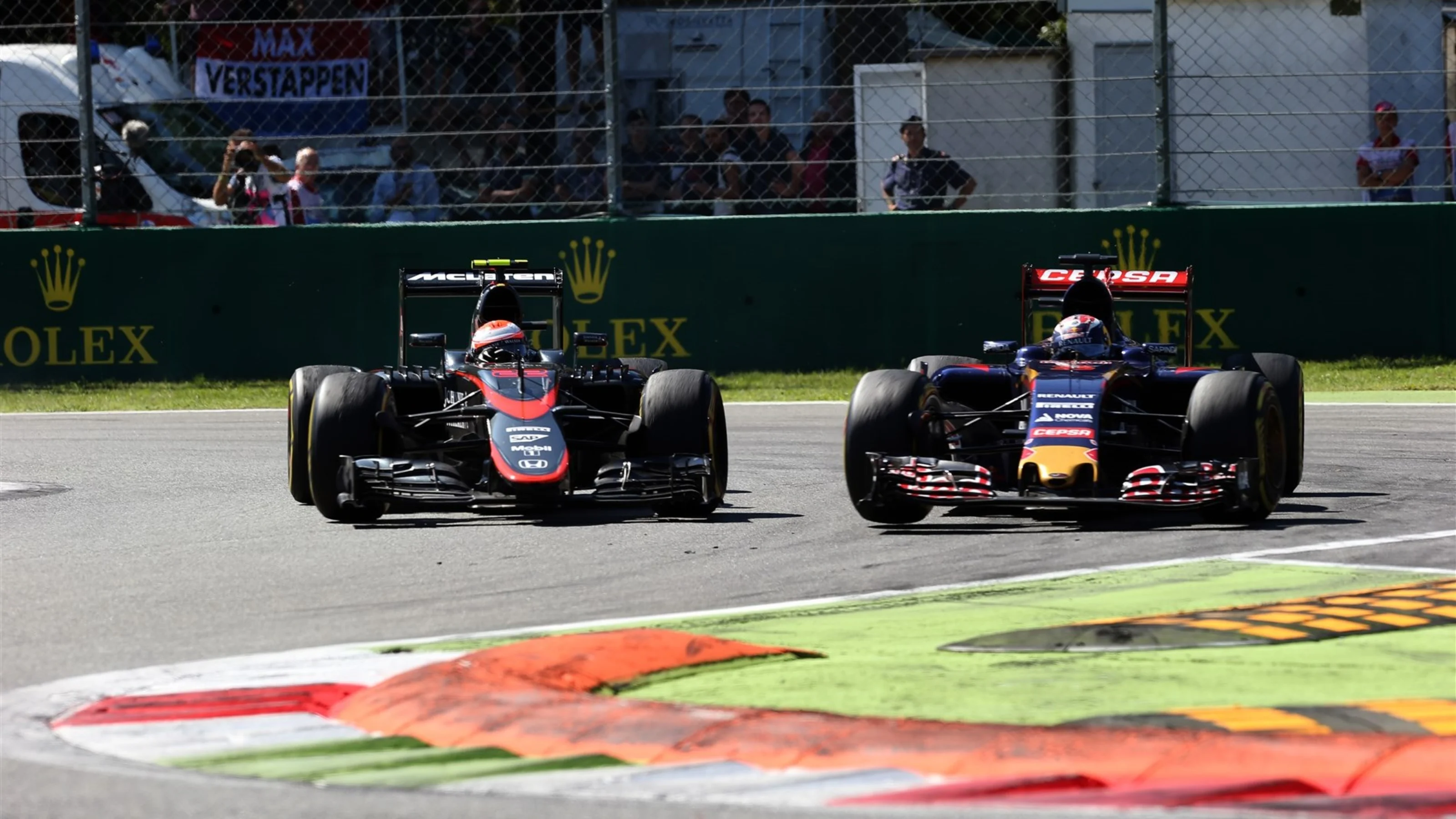 Jenson Button (GBR) McLaren MP4-30 battles with Max Verstappen (NDL) Scuderia Toro Rosso STR10 for