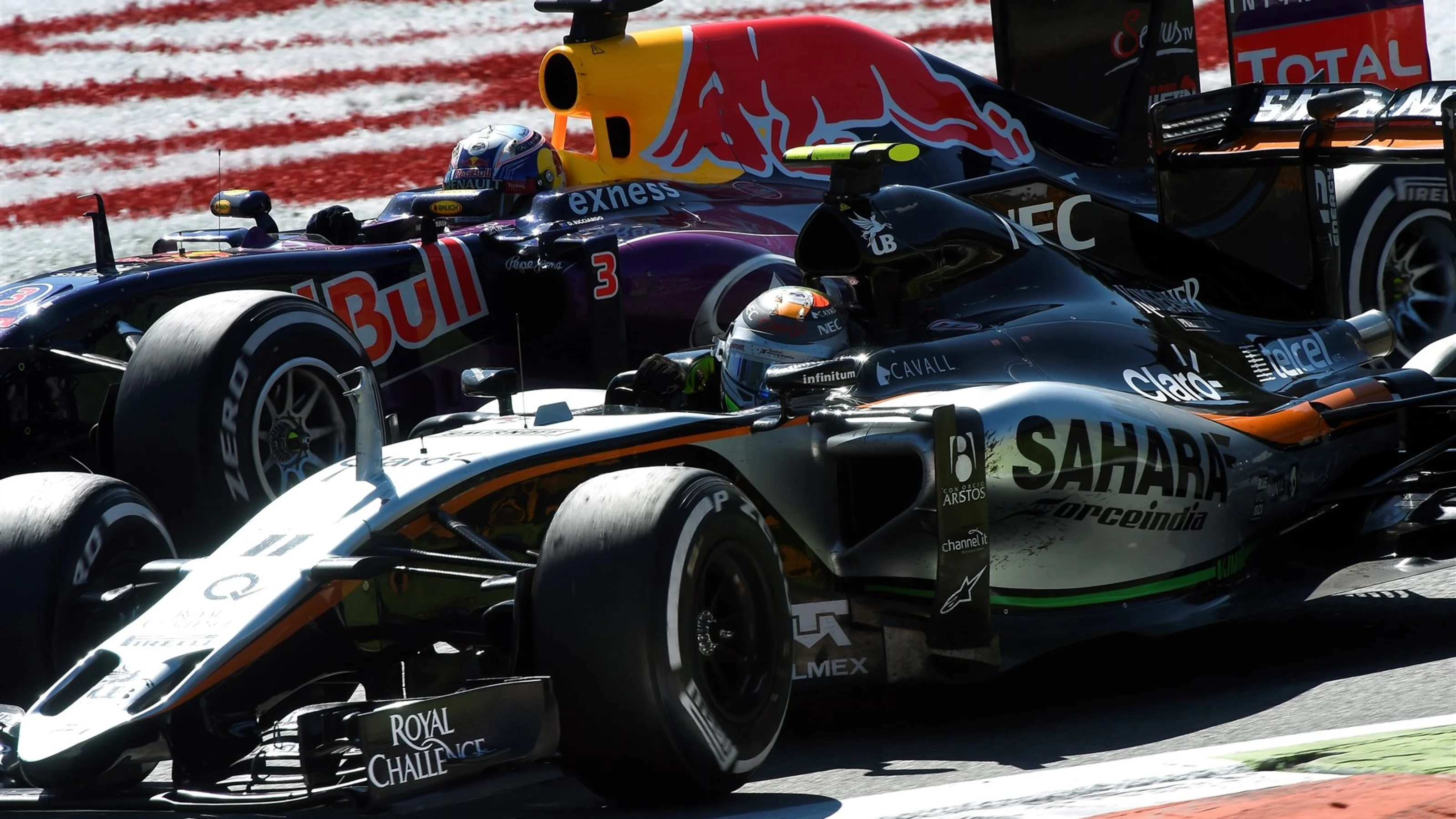 Sergio Perez (MEX) Force India VJM08 battles with Daniel Ricciardo (AUS) Red Bull Racing RB11 for