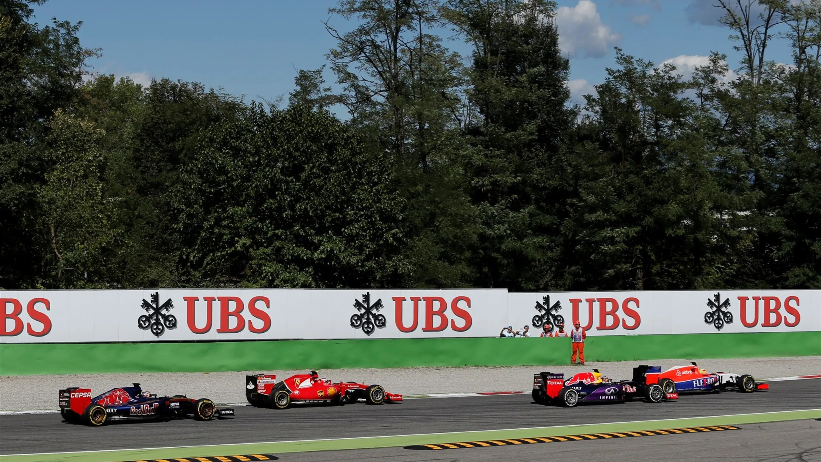 Max Verstappen (NDL) Scuderia Toro Rosso STR10, Kimi Raikkonen (FIN) Ferrari SF15-T, Daniil Kvyat