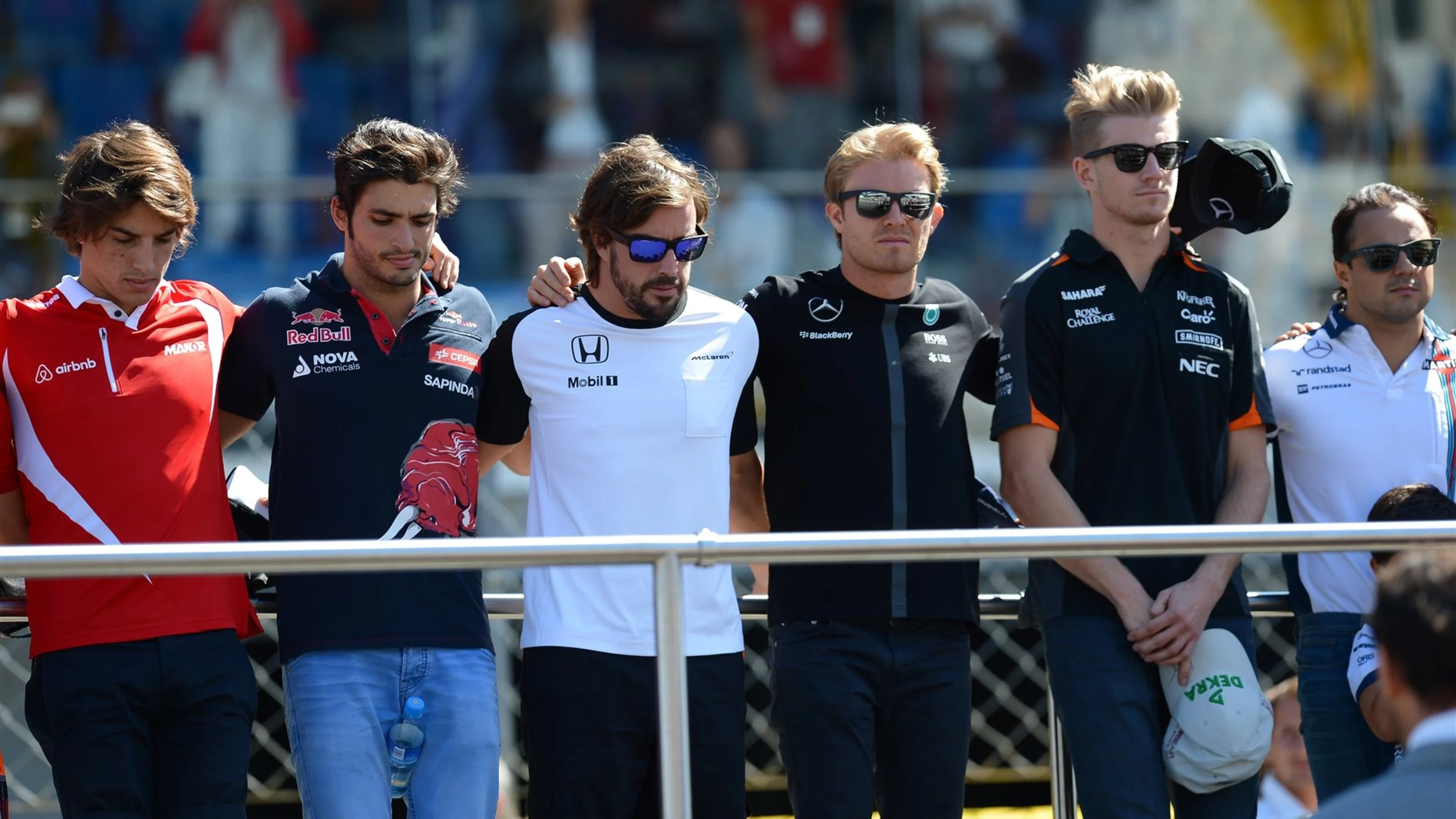 Roberto Merhi (ESP) Manor GP, Carlos Sainz jr (ESP) Scuderia Toro Rosso , Fernando Alonso (ESP)