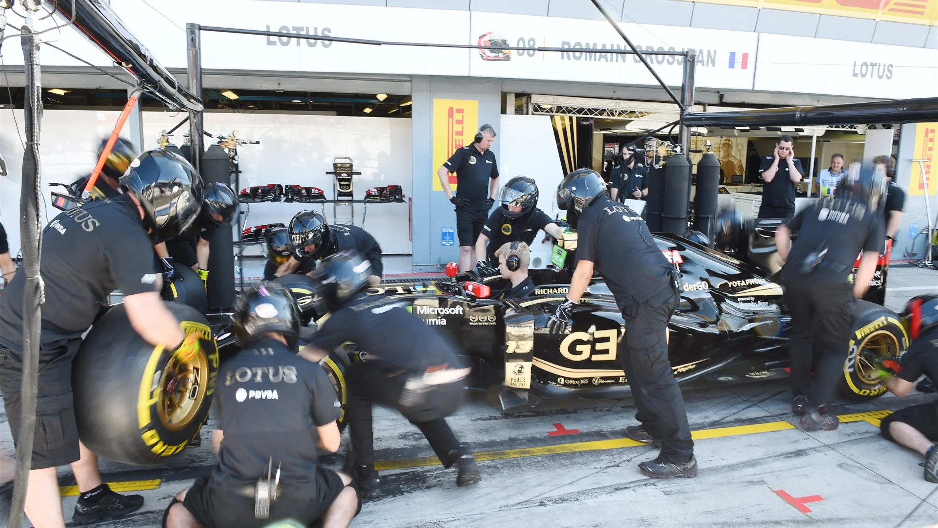 Lotus practice pit stops at Formula One World Championship, Rd12, Italian Grand Prix, Race, Monza,
