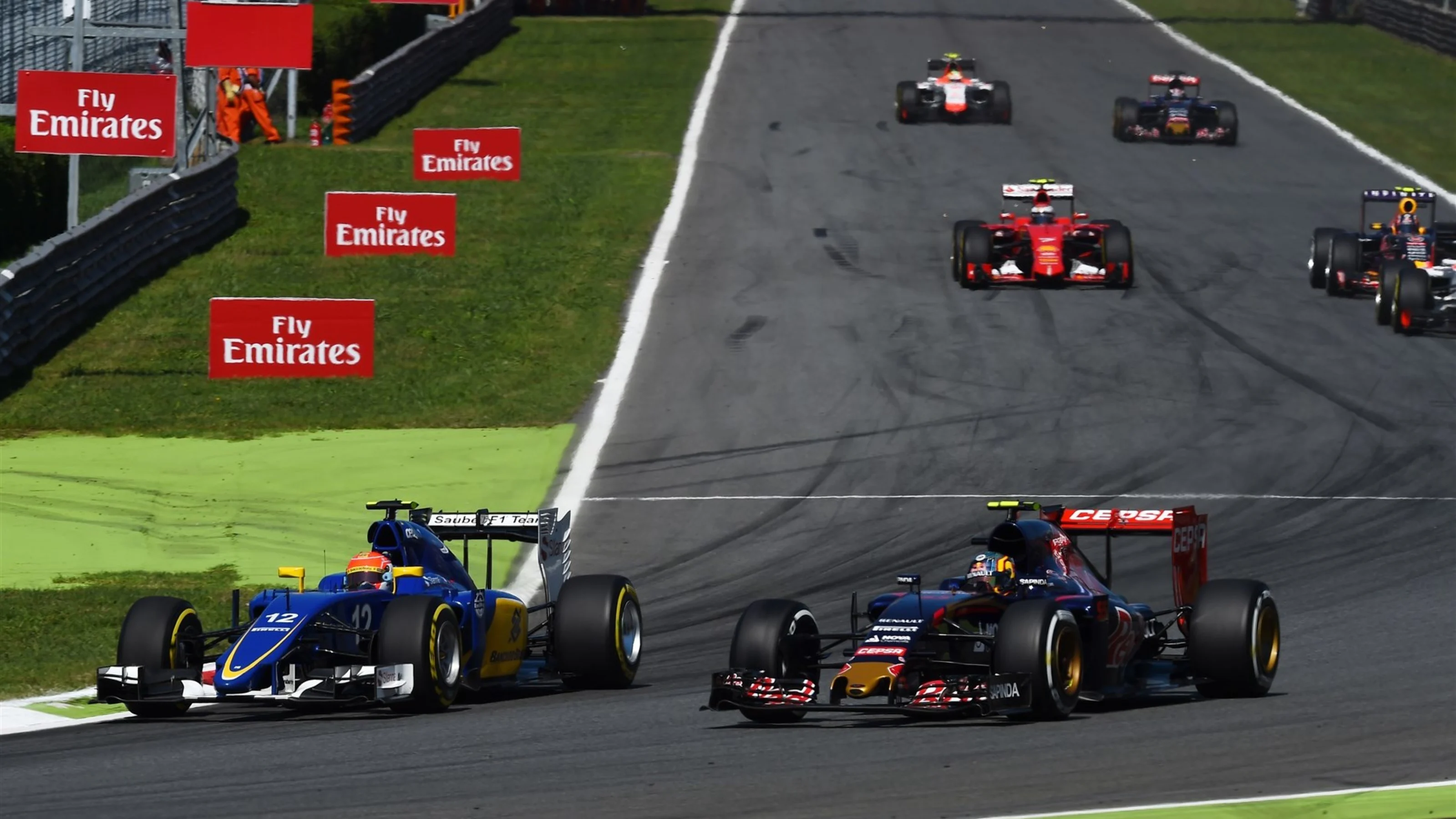 Felipe Nasr (BRA) Sauber C34 and Carlos Sainz jr (ESP) Scuderia Toro Rosso STR10 battle at Formula