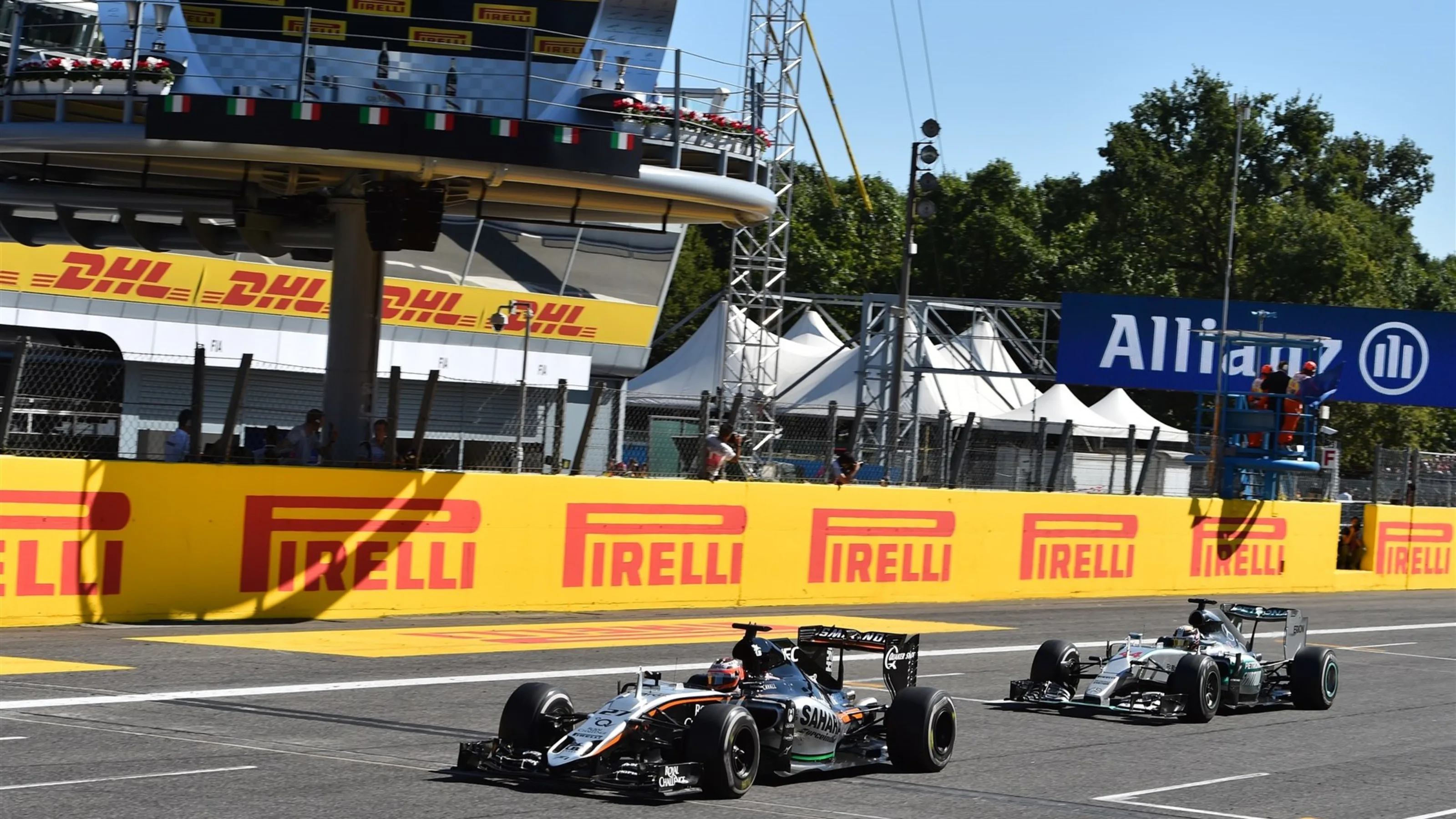Nico Hulkenberg (GER) Force India VJM08 in front of Lewis Hamilton (GBR) Mercedes AMG F1 W06 at
