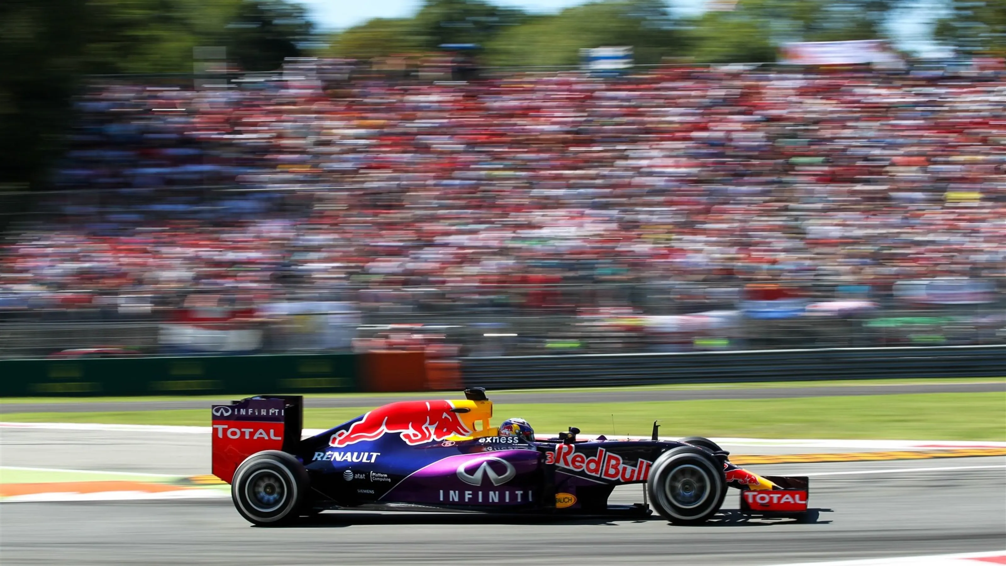 Daniel Ricciardo (AUS) Red Bull Racing RB11 at Formula One World Championship, Rd12, Italian Grand