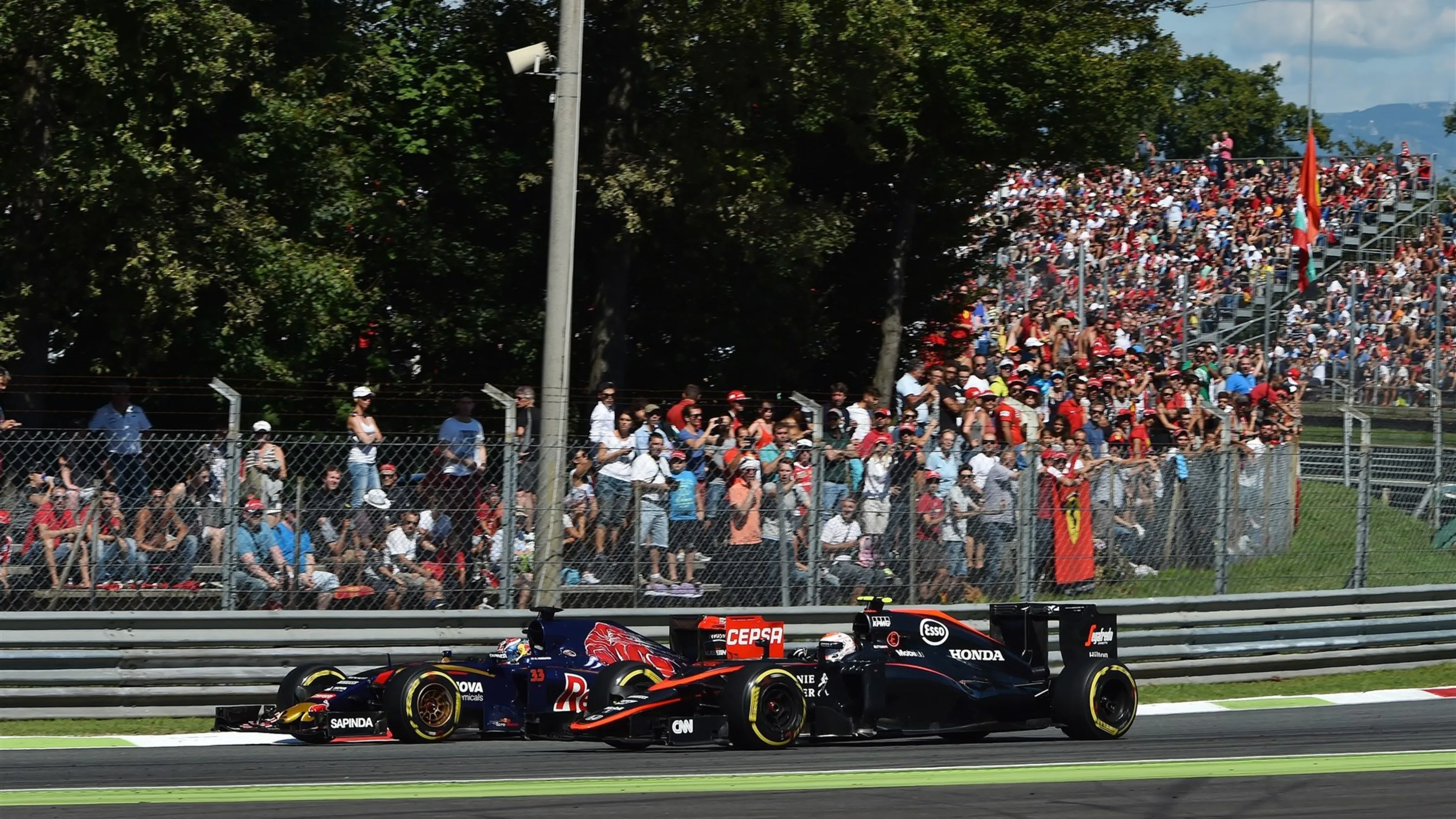 Max Verstappen (NDL) Scuderia Toro Rosso STR10 and Jenson Button (GBR) McLaren MP4-30 battle at